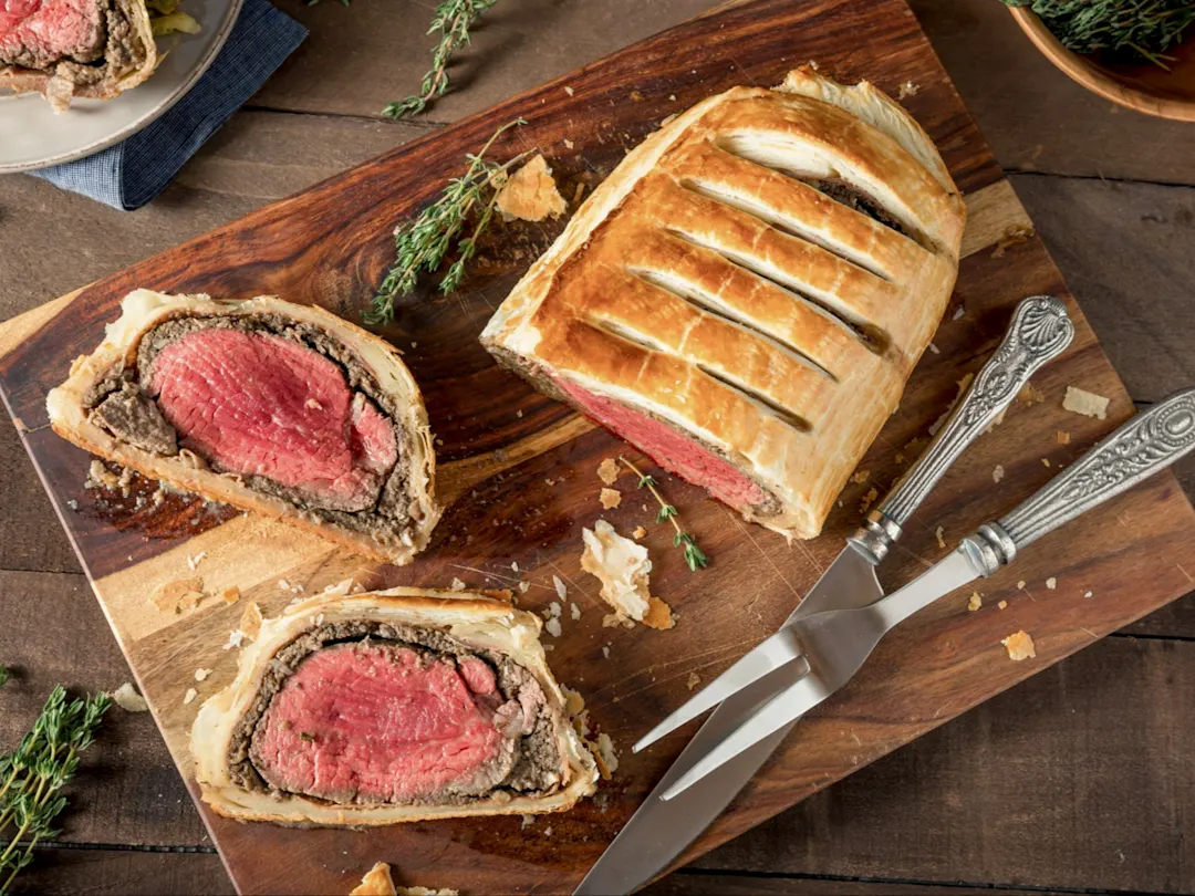 In England gibt es das “Cornish Pasty”, ein gefülltes Teiggebäck mit Fleisch, Kartoffeln, Zwiebeln und Gemüse