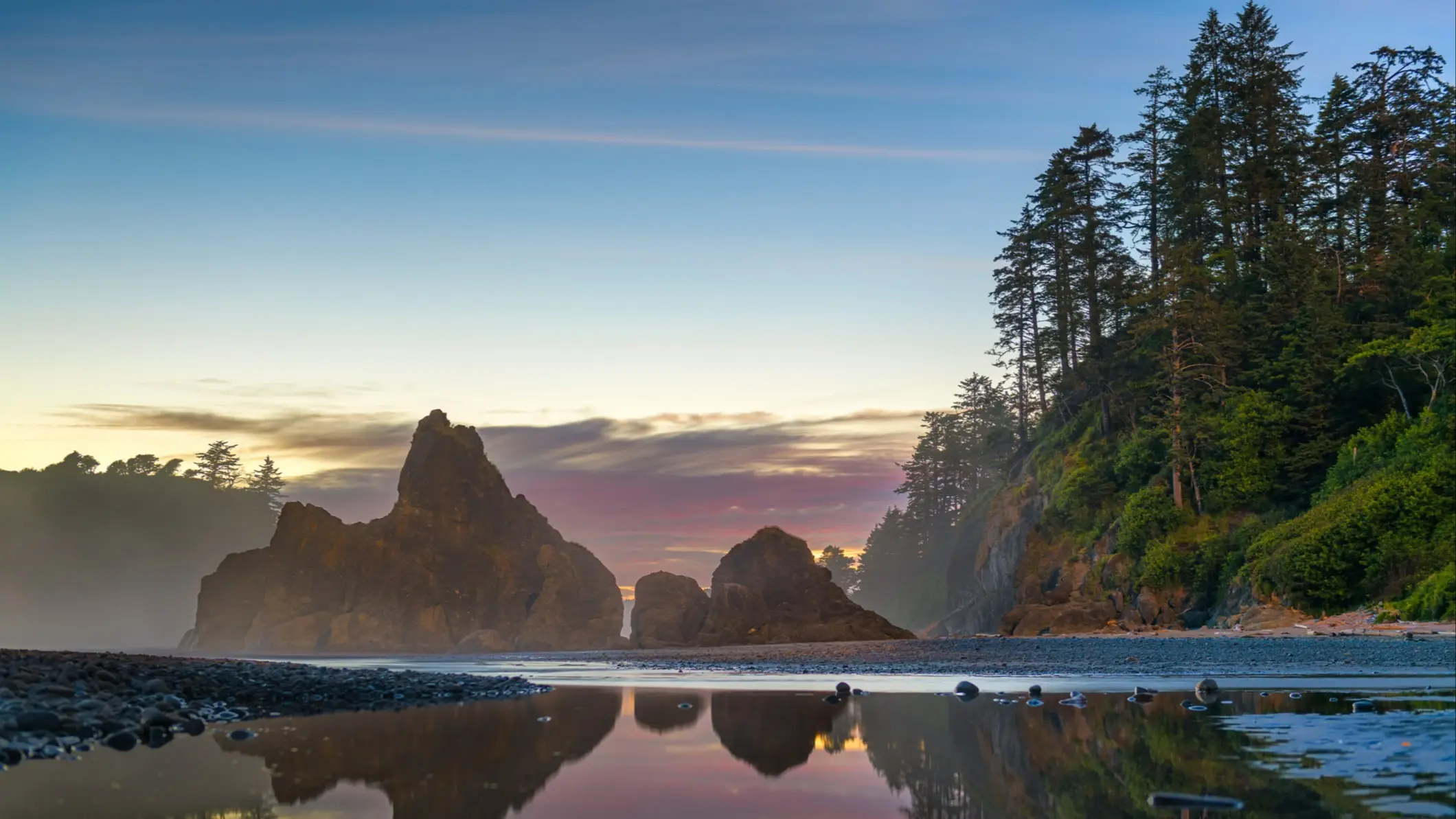 États-Unis Parc national olympique de Washington Parc national olympique, Washington, États-Unis, sur la plage de Ruby Beach au crépuscule.