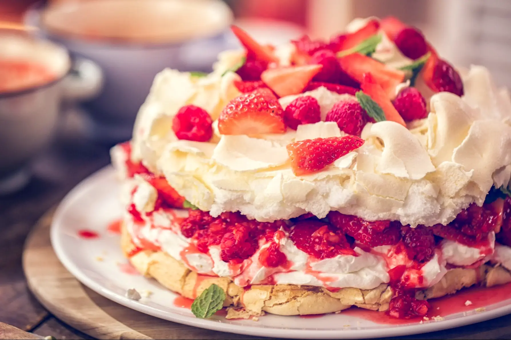 Cuisine néo-zélandaise, pavlova Le plat national néo-zélandais, la pavlova, un dessert meringué recouvert de fruits