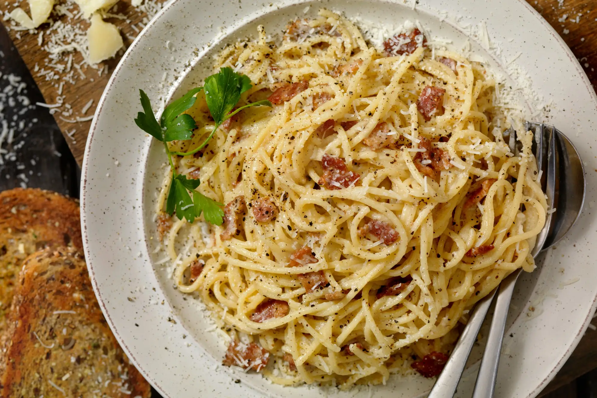 Italien, Essen, Spaghetti Carbonara Spaghetti Carbonara mit Knoblauchbrot