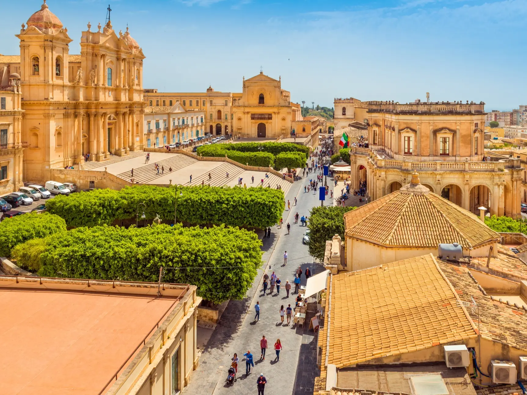 Italien, Sizilien, Noto Hauptstraße in Noto mit barocken Gebäuden