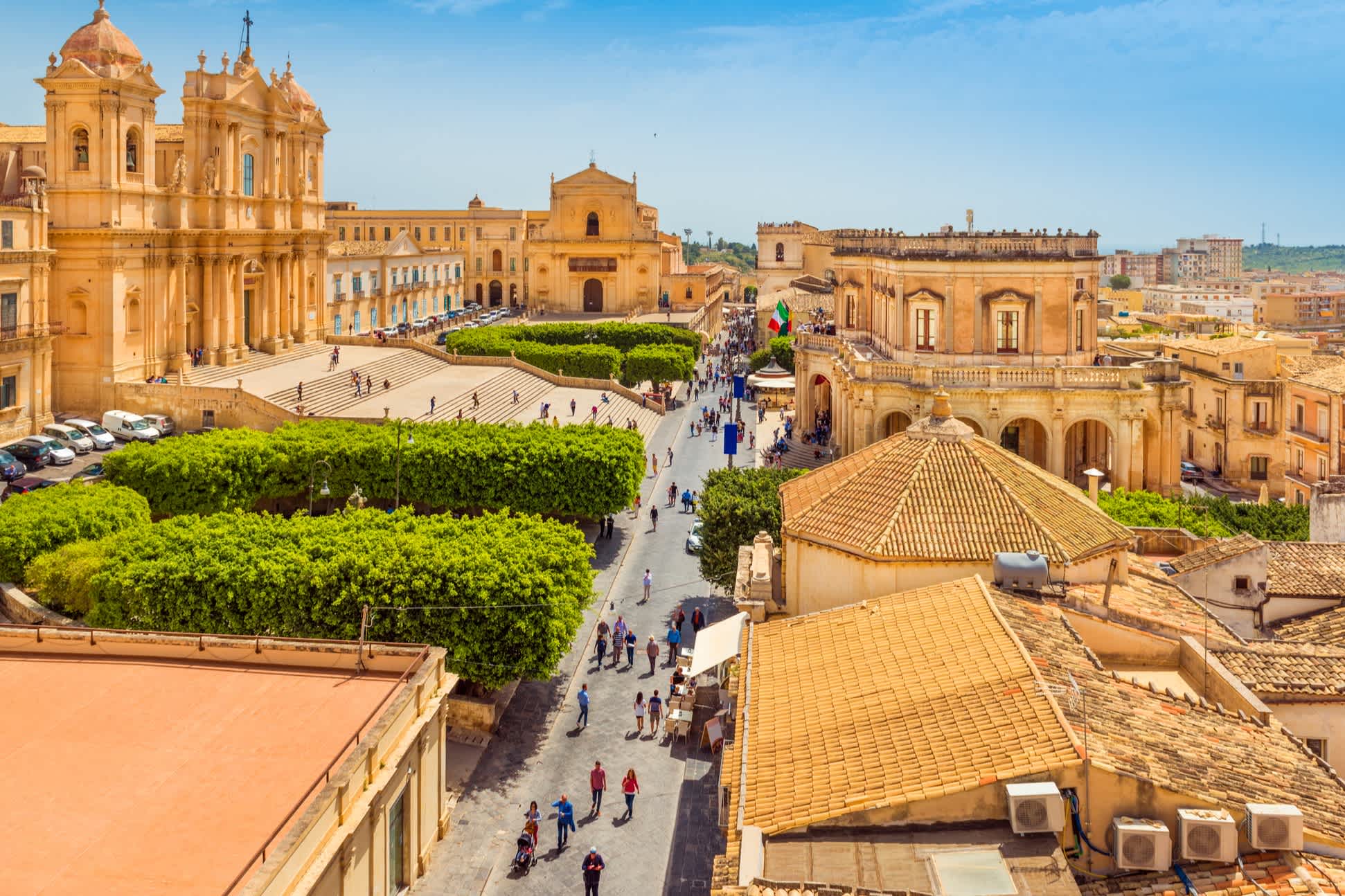 Hauptstraße in Noto mit barocken Gebäuden