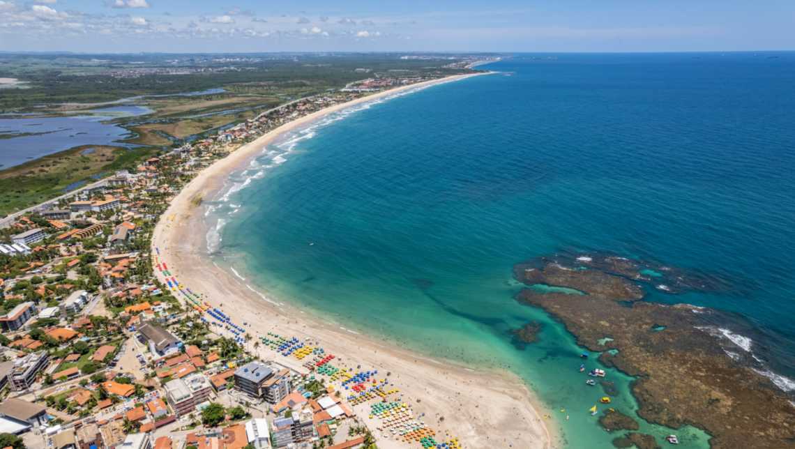 Vue aérienne des plages de Porto de Galinhas, Pernambuco, Brésil.