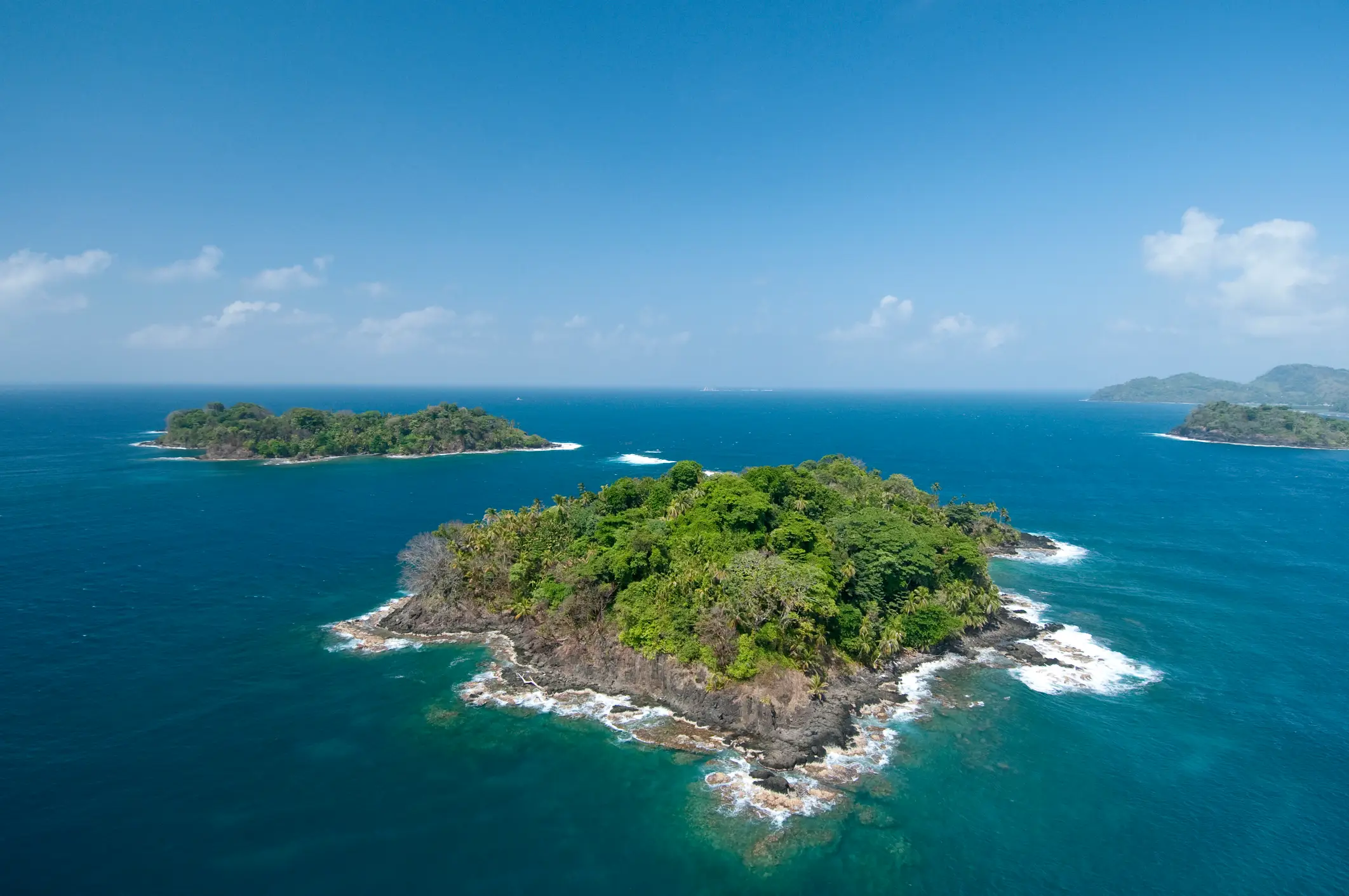 Luftaufnahme auf der Insel im Golf von Chiriqui, Golfo de Chiriquí Nationalpark, Panama. 