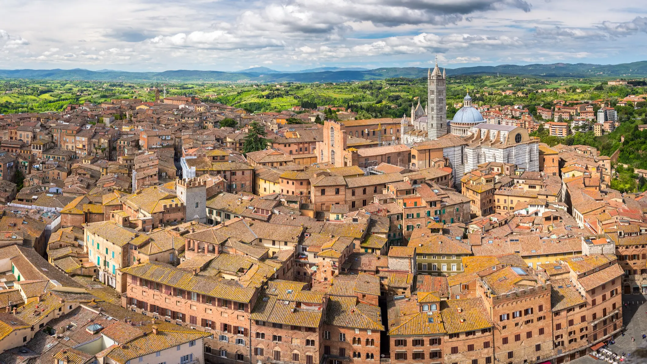 Italien Das historische Zentrum Sienas Luftbild über Siena, Italien