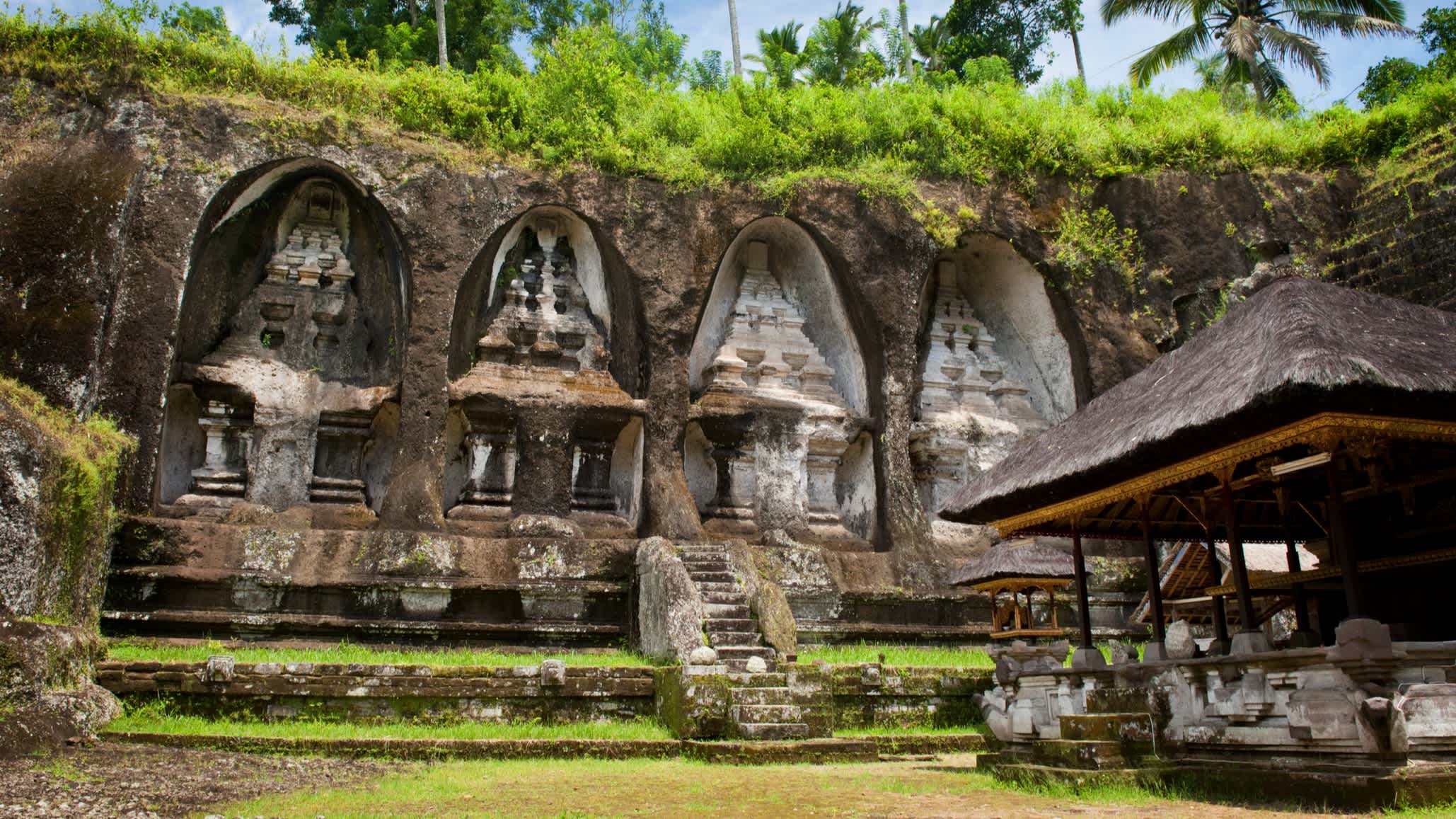 Tempelkomplex Gunung Kawi inmitten malerischer Reisterrassen, Ubud, Bali, Indonesien.

