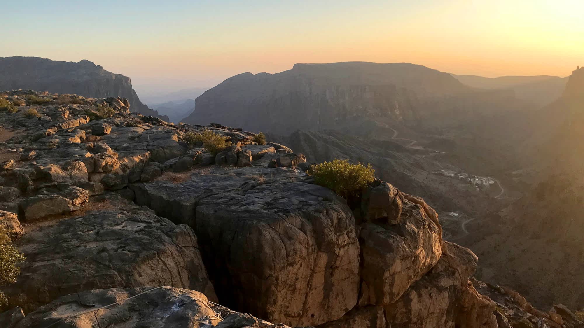Blick auf den Sonnenuntergang in Jabal Al Akhdar, Oman.