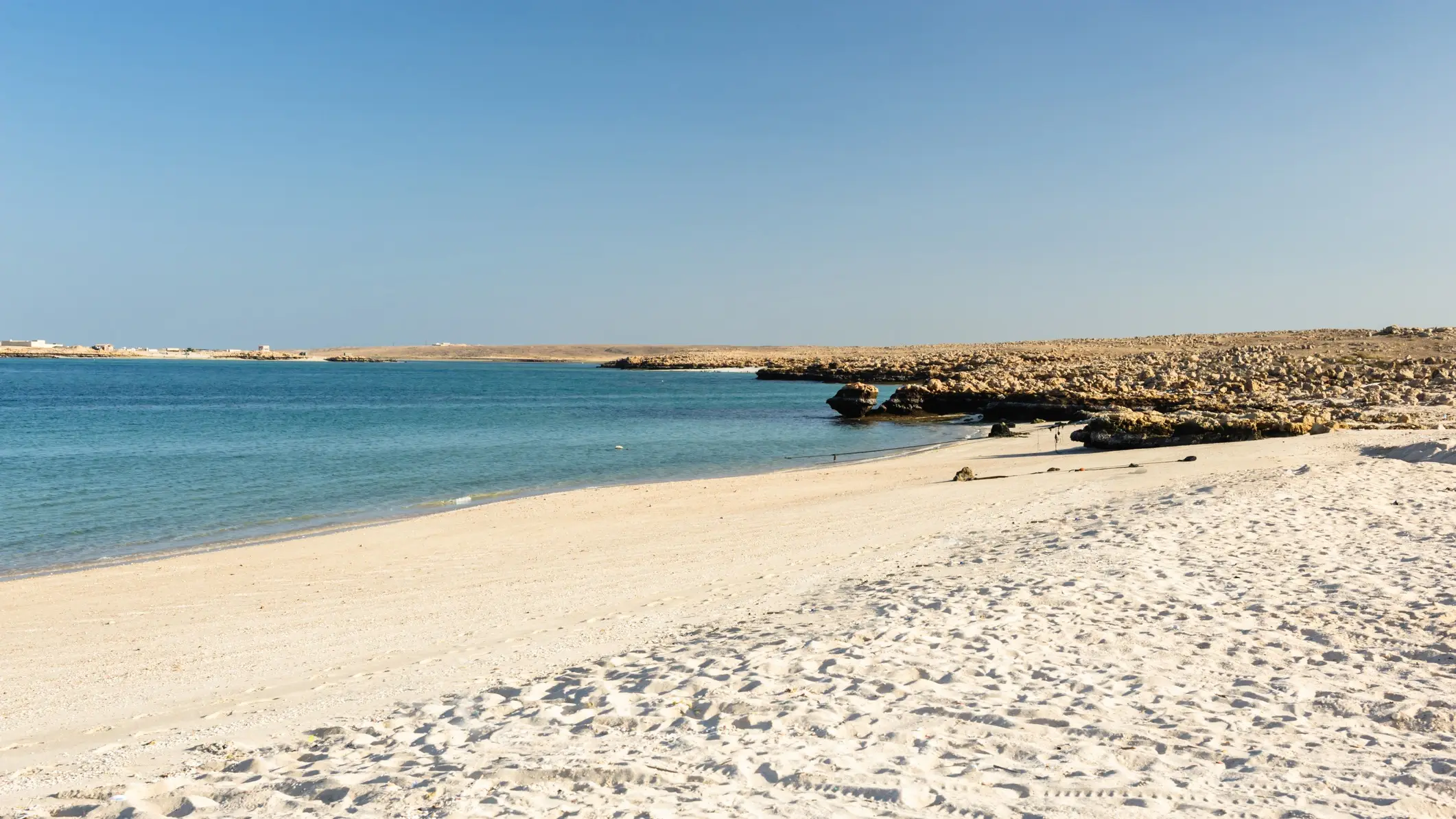 La vue sur la plage déserte de Ras al Hadd, Al Sharqiya, Oman.