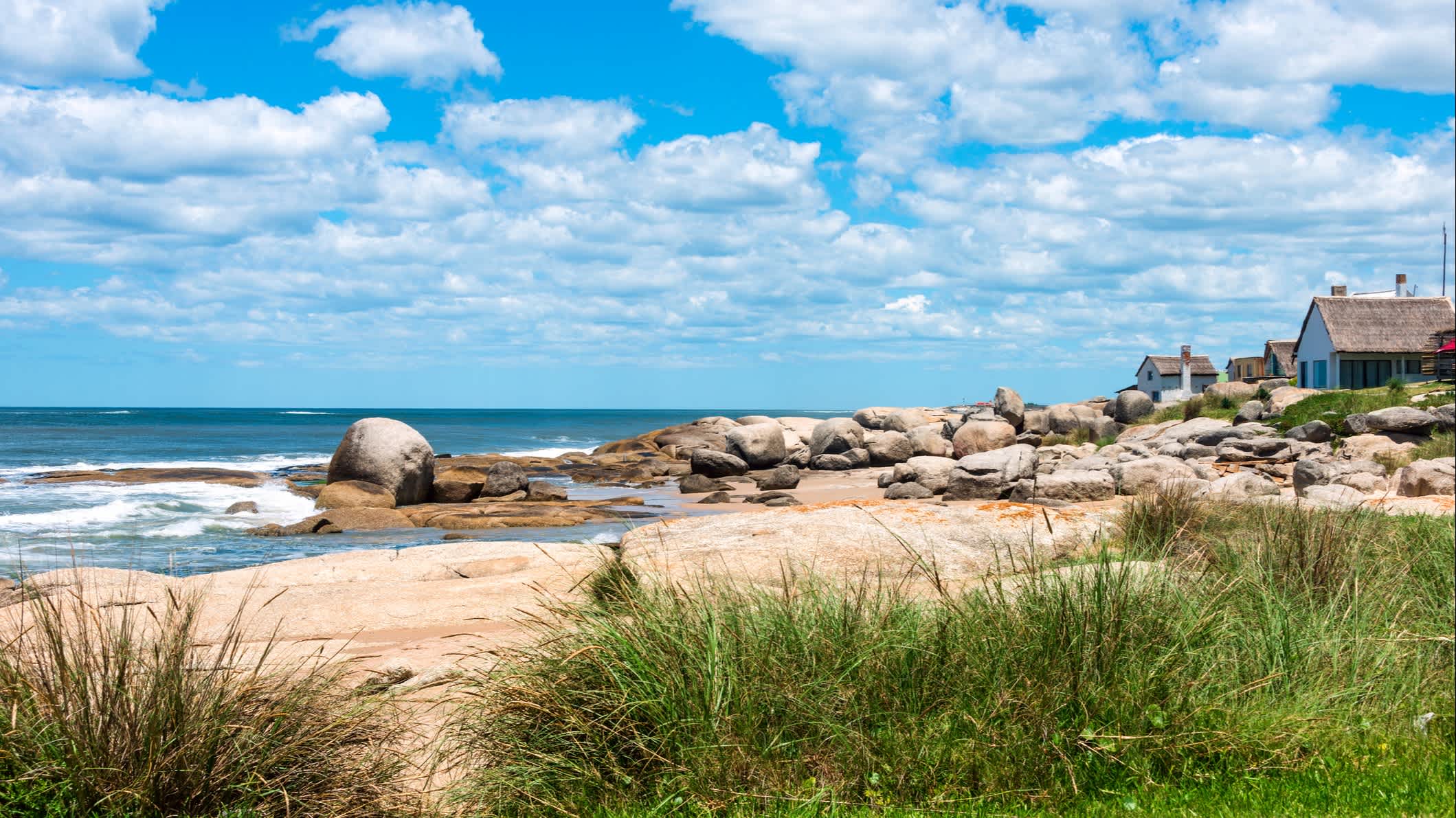 Der Strand in Punta del Diablo, Uruguay