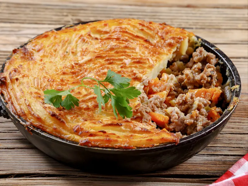 Shepherd’s Pie: Auflauf mit Lammhackfleisch und Kartoffelpüree, Cottage Pie mit Rinderhack.