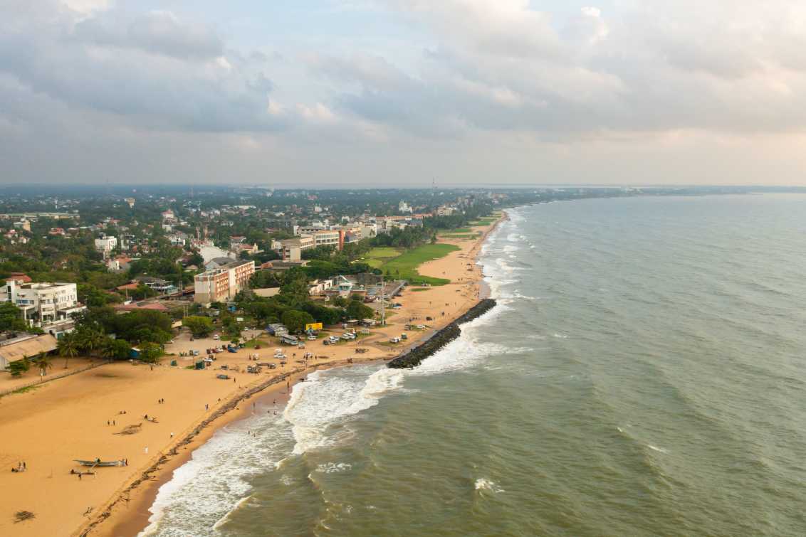 La plage de Negombo vue d'en haut, une destination qui se prête très bien à des vacances balnéaires à Pâques