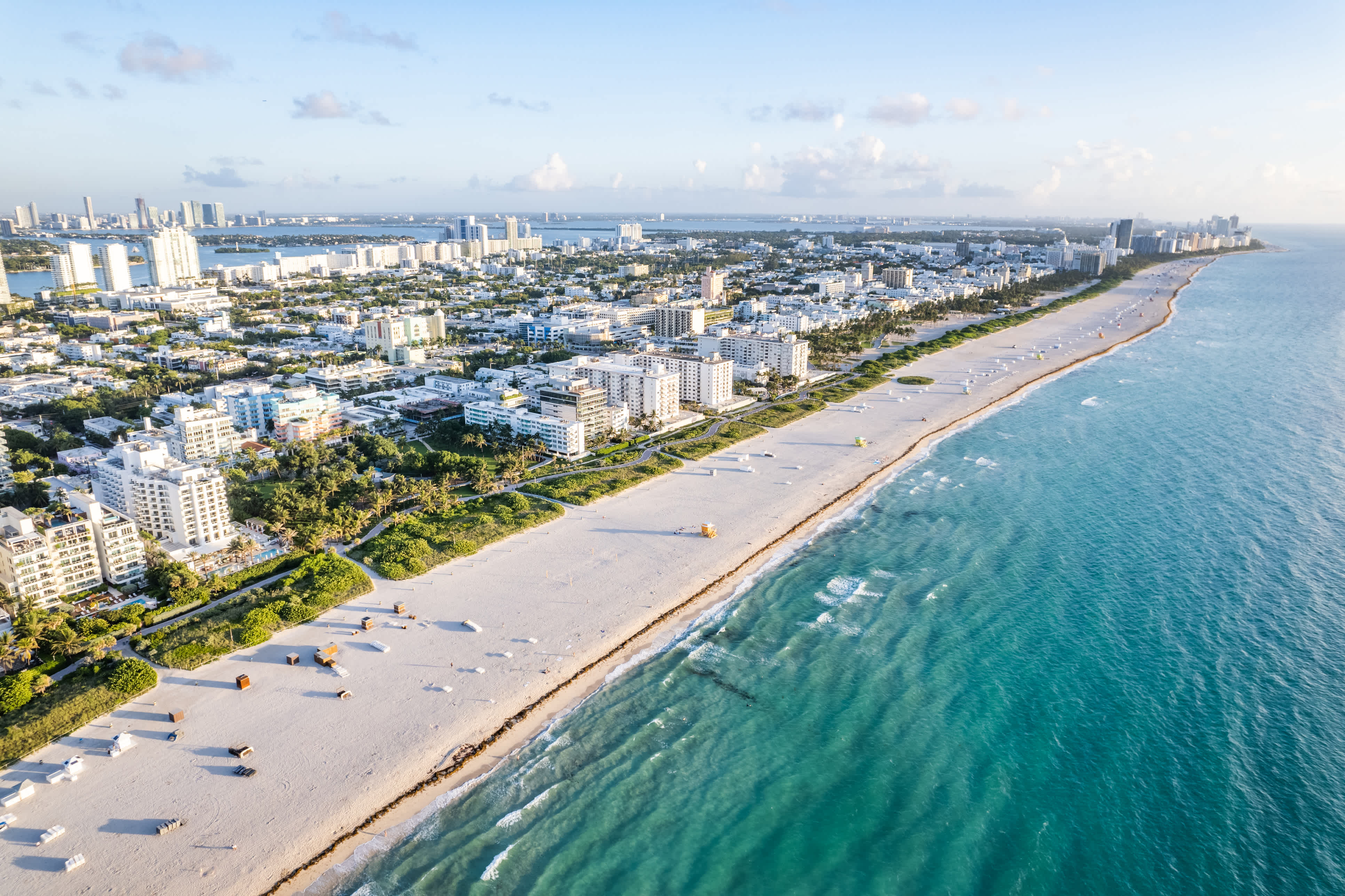 Vue aérienne de Miami Beach, Floride, au lever du soleil