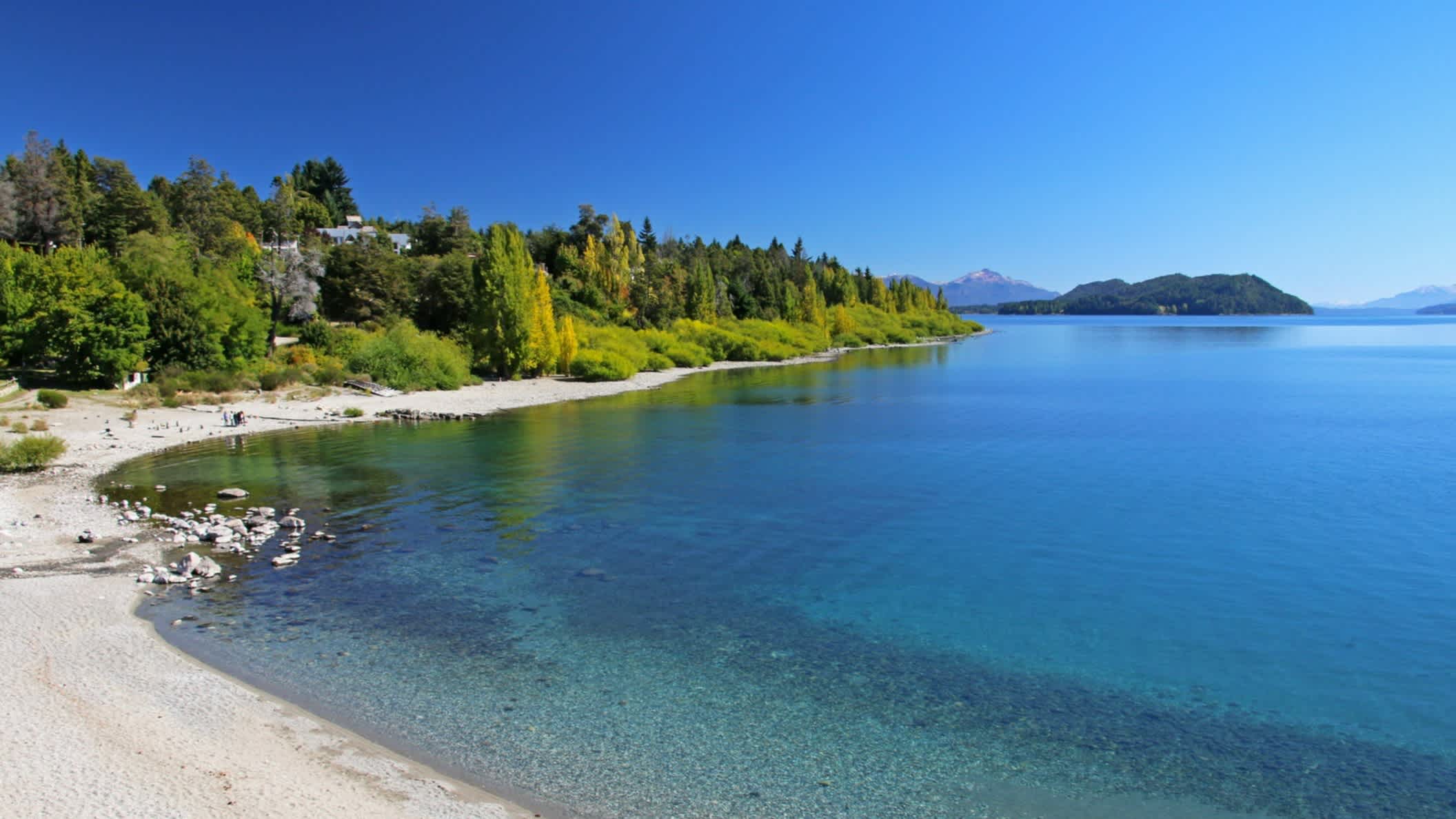 Vue de la plage de la Playa Bonita à Bariloche, Argentine