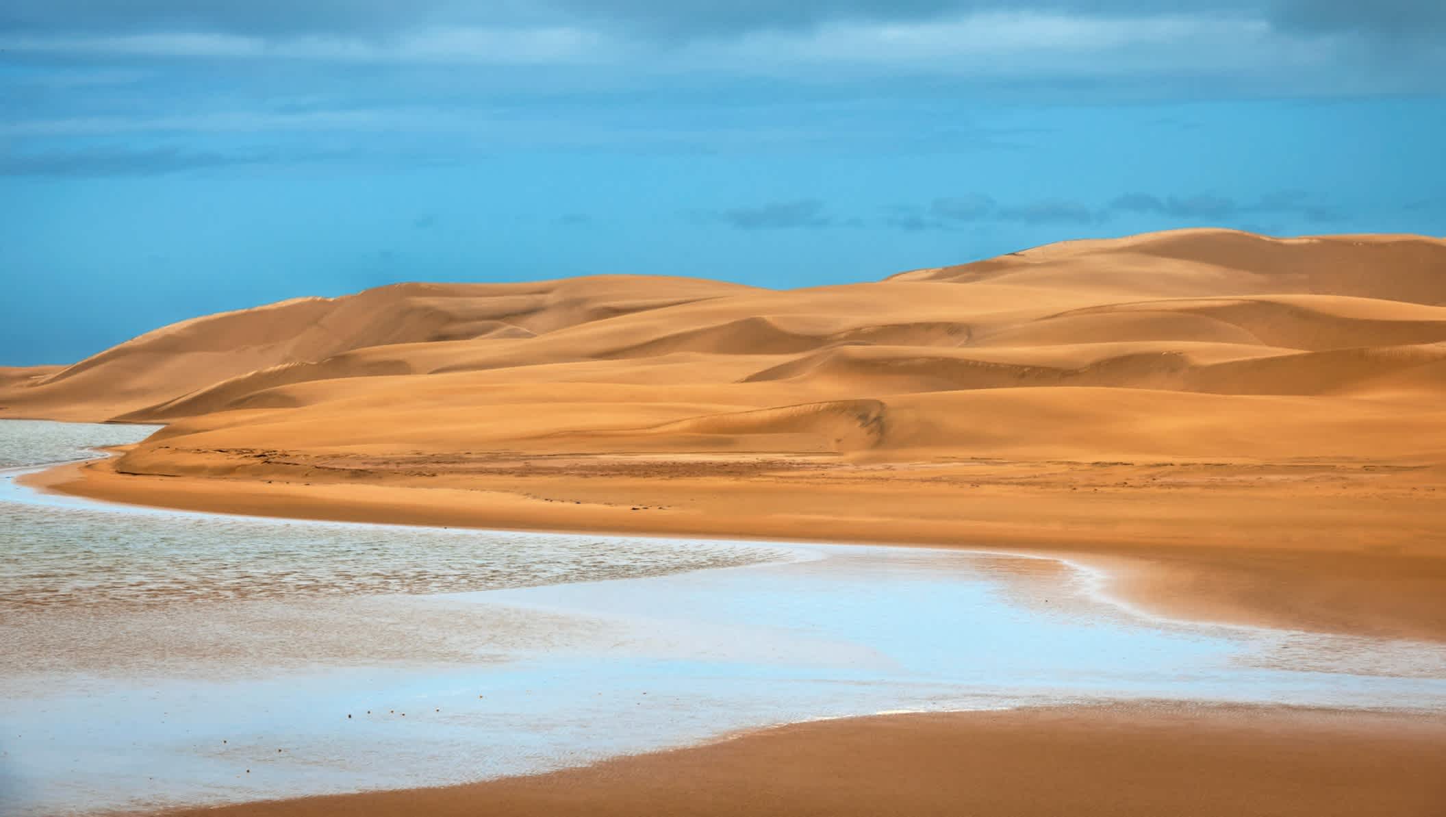 Rivière dans le désert du Maroc