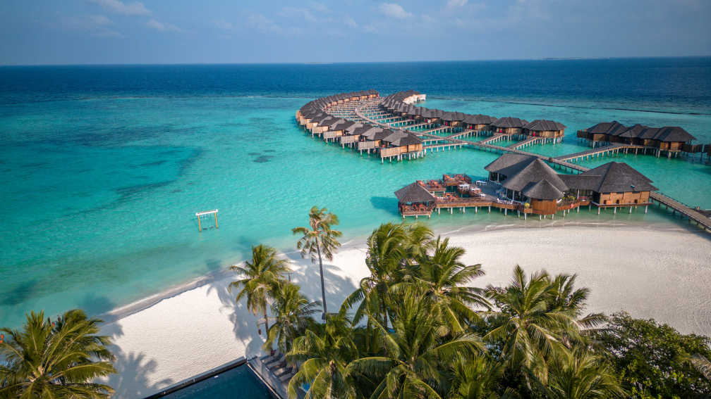 Hôtel avec cabanes sur l'eau aux Maldives