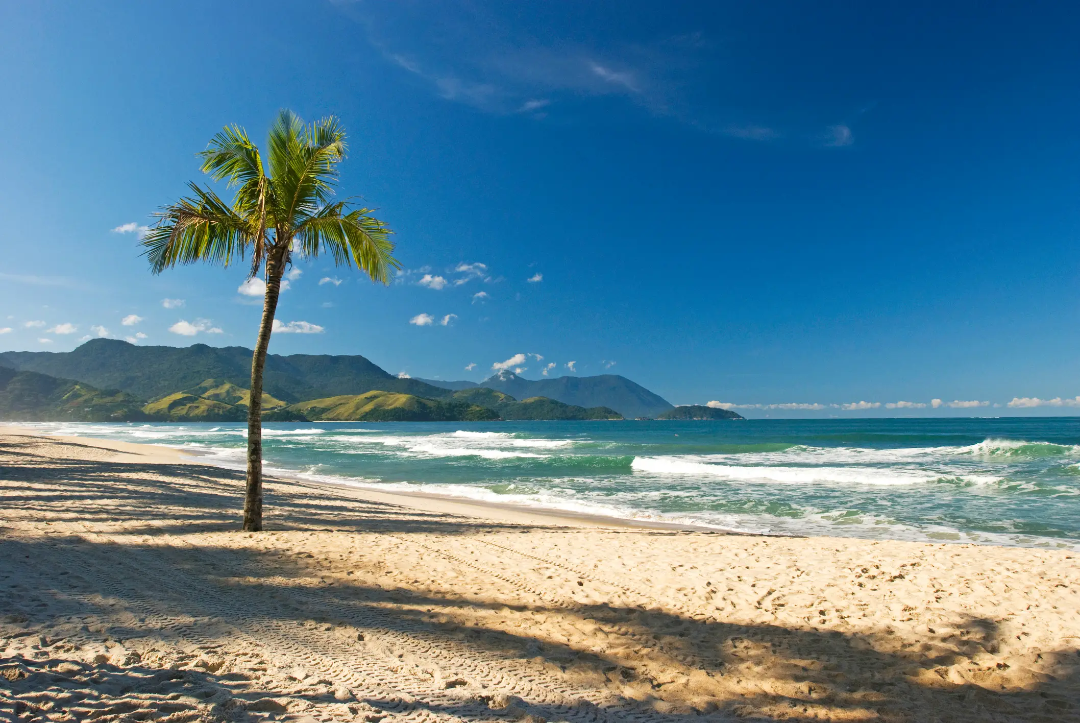 Brasilien, São Paulo, Maresias Blick zum Strand in Maresias, São Paulo, Brasilien.
