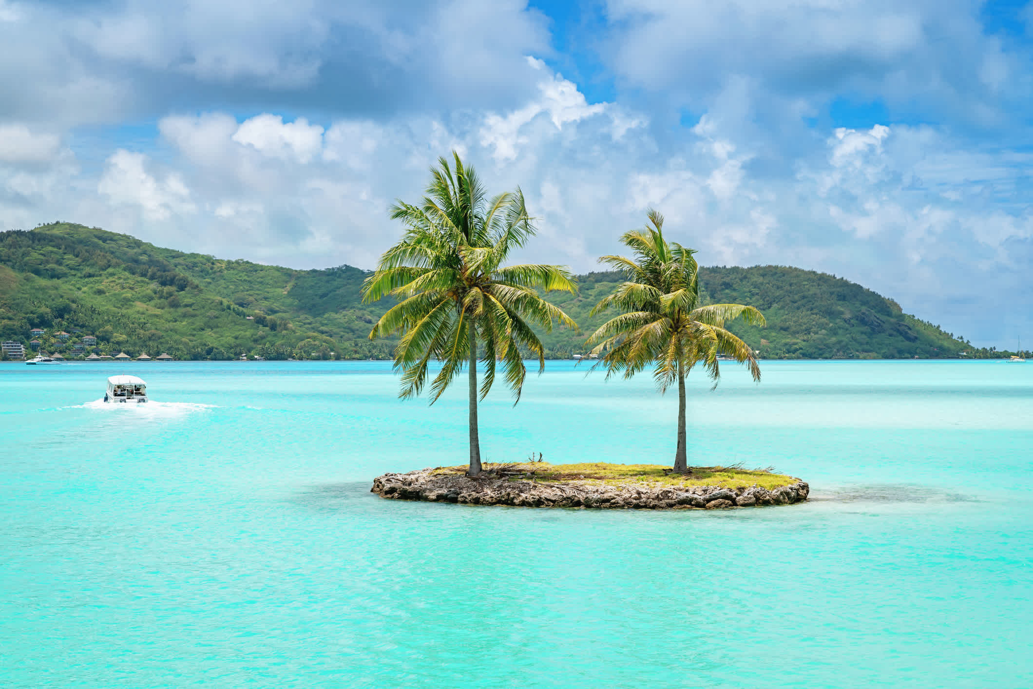 Aussicht zum Lagoon Motu Mute auf Bora Bora, Französisch-Polynesien, Ozeanien.

