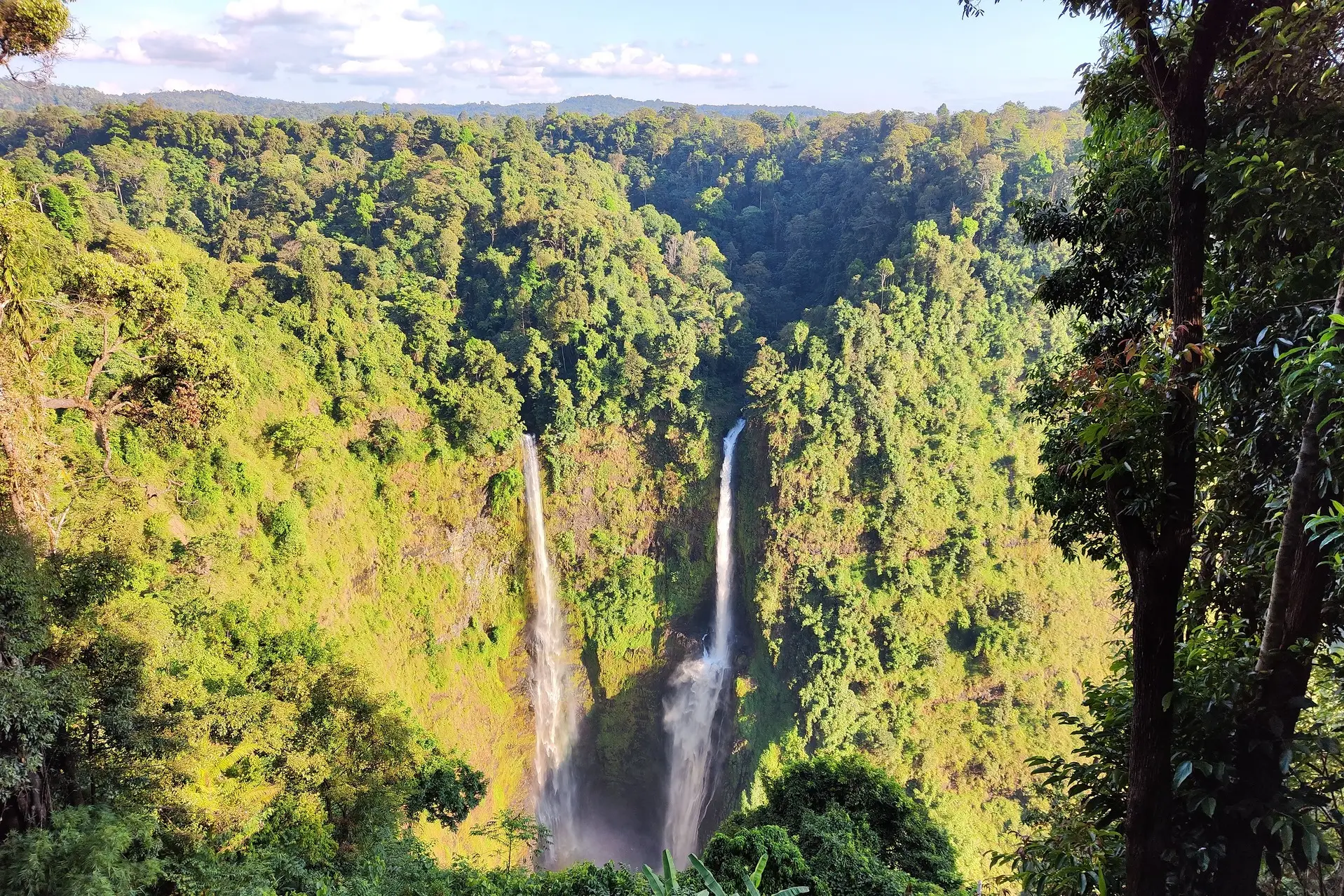 Laos, Bolaven-Plateau, Tad-Fane-Wasserfall Wasserfall inmitten des dichten Dschungels des Bolaven-Plateaus.