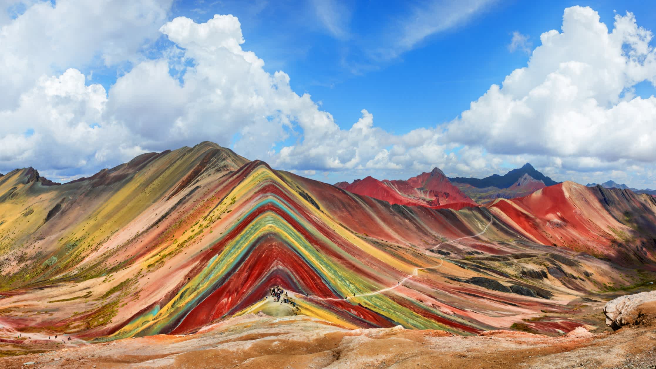 Beeindruckende Farben des Vinicunca in Peru