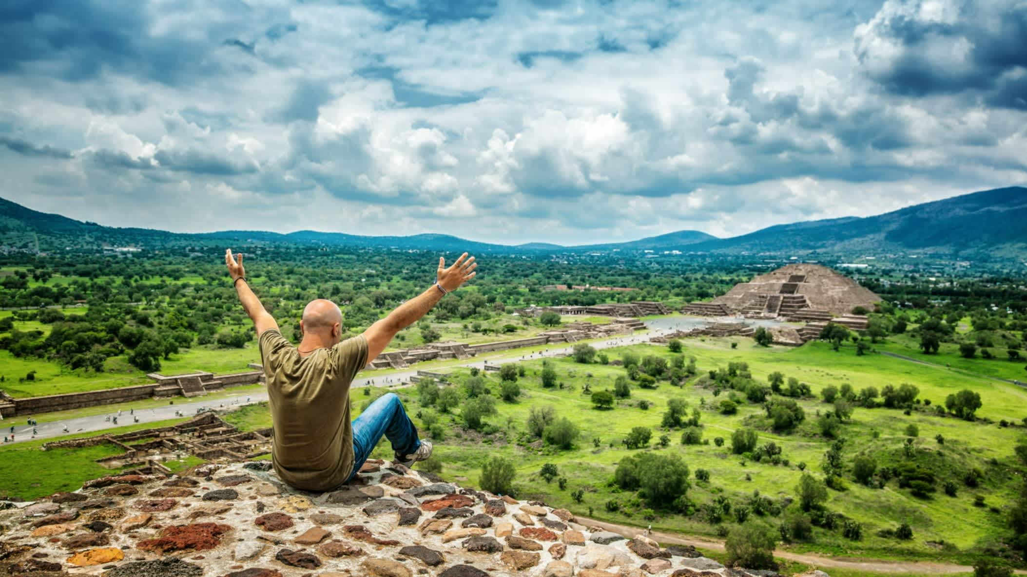 Pyramiden der Sonne und des Mondes auf der Straße der Toten, Teotihuacan alte Stadt, alte Ruinen der aztekischen Zivilisation, Mexiko, Nordamerika