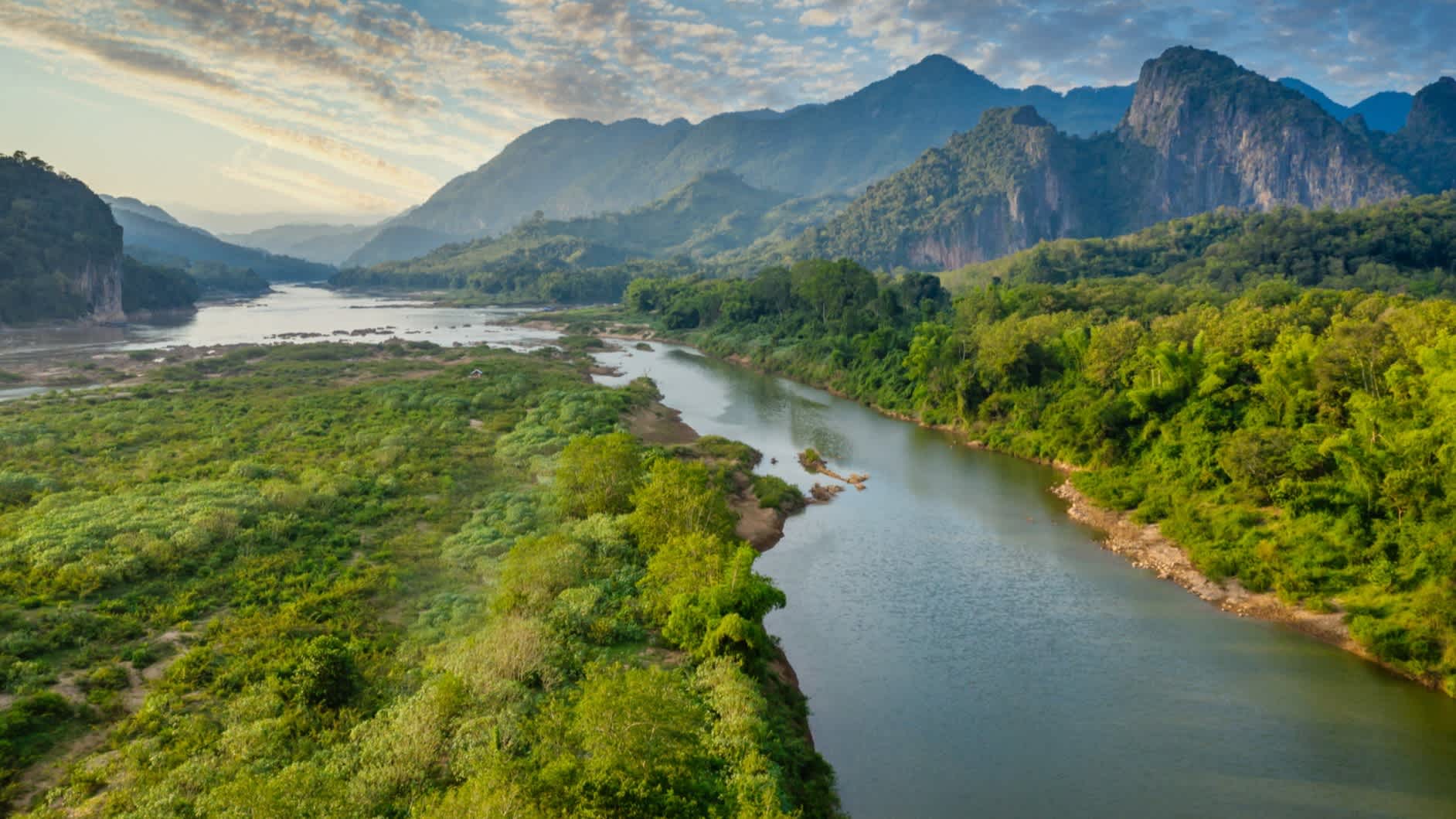 Fleuve Mékong et collines verdoyantes