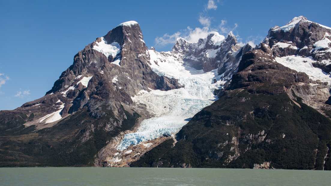Glacier Balmaceda sur le mont Balmaceda dans le parc national Bernardo O'Higgins au sud du Chili