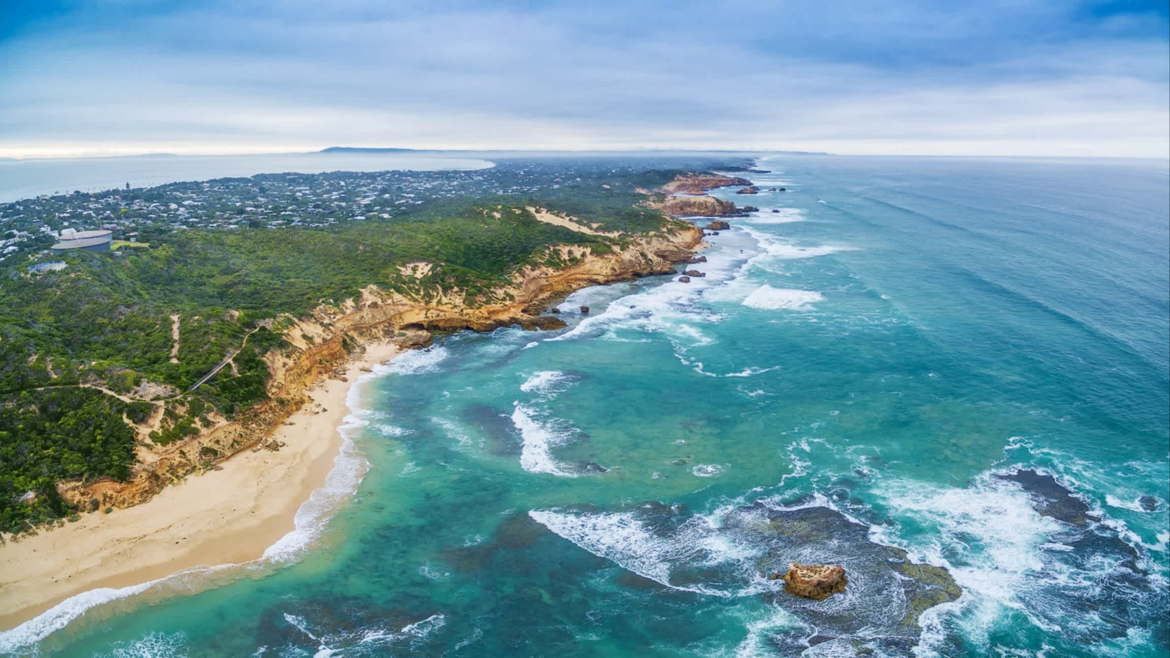 Vue aérienne panoramique de la plage de Sorrento Back et la côte, en Australie