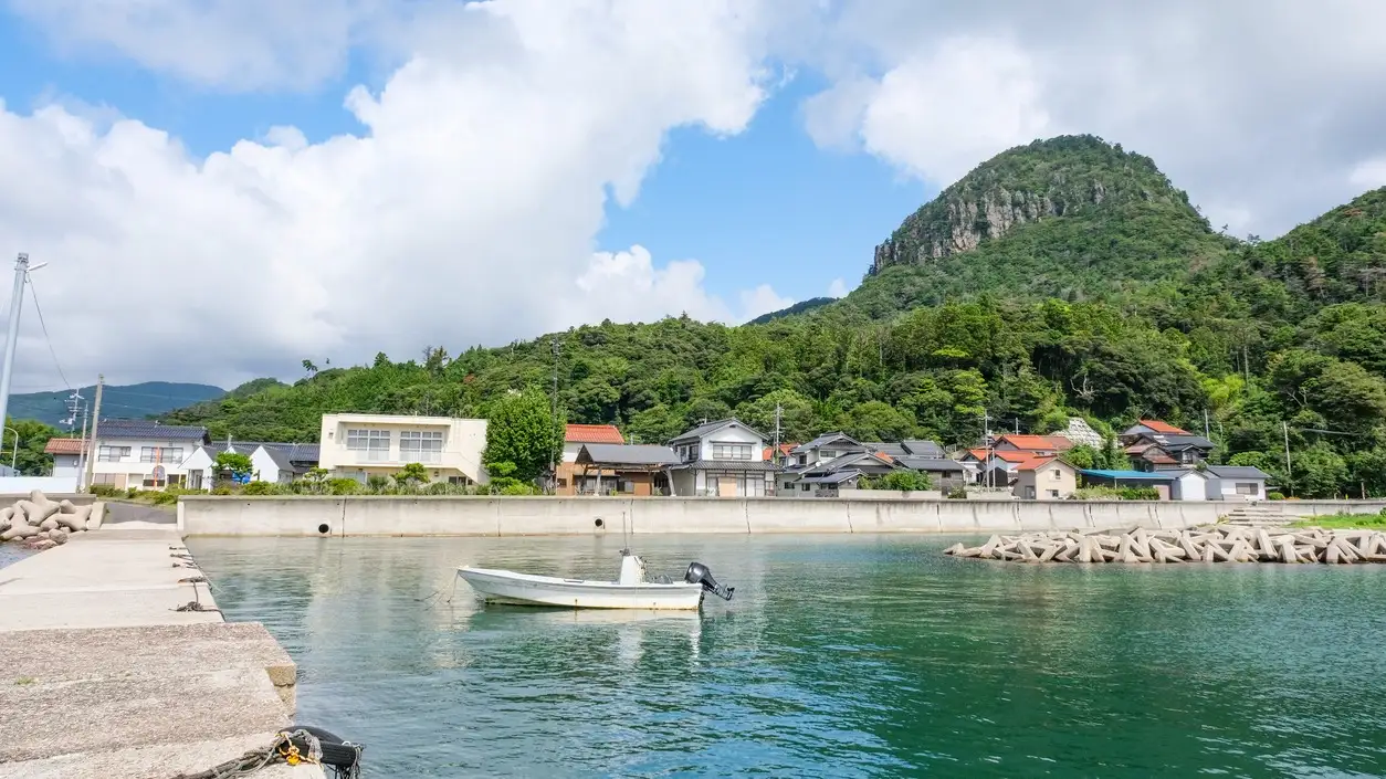 Le port de pêche d'Oki et Takadayama, Japon