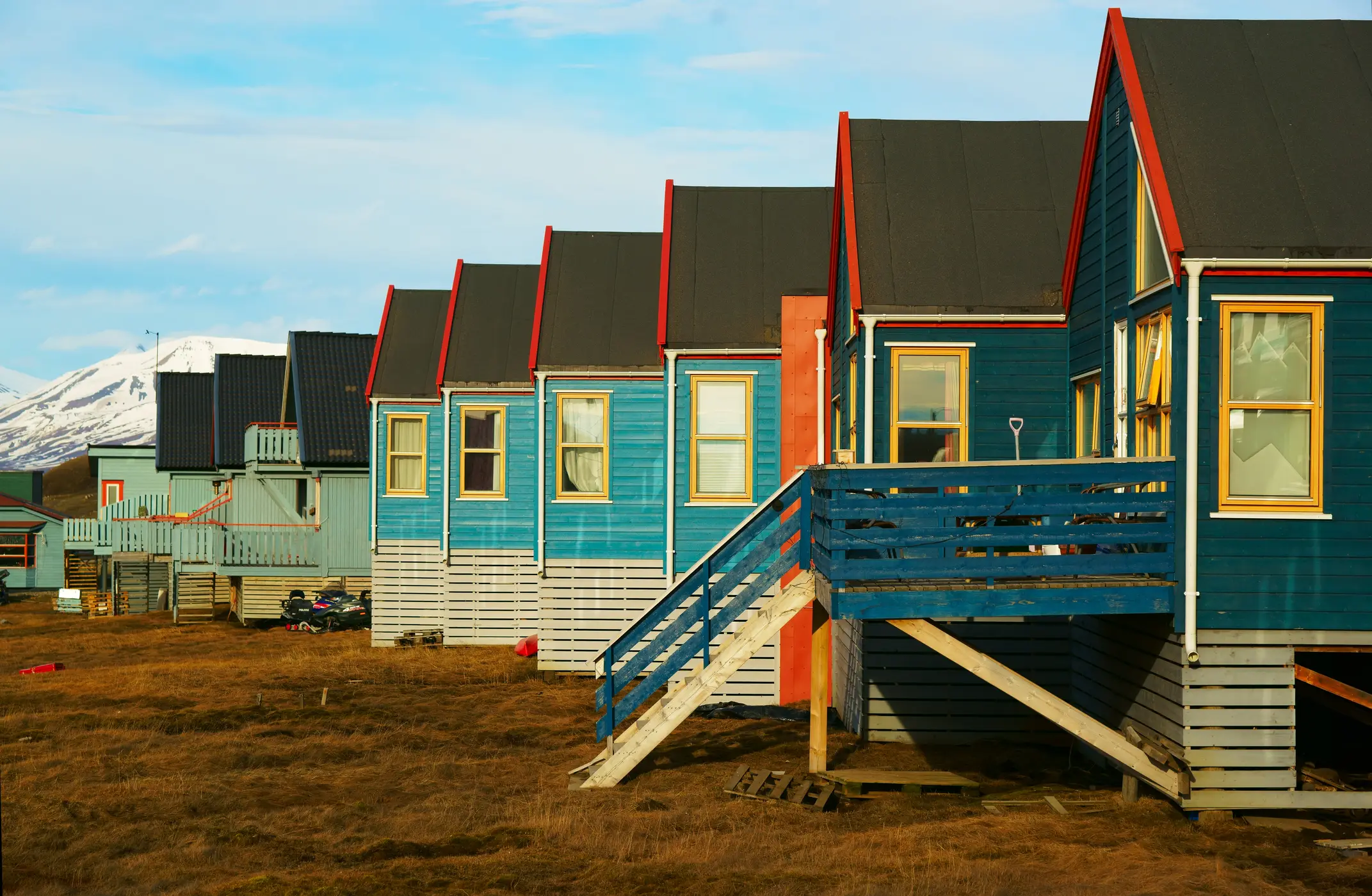 Des maisons en bois colorées