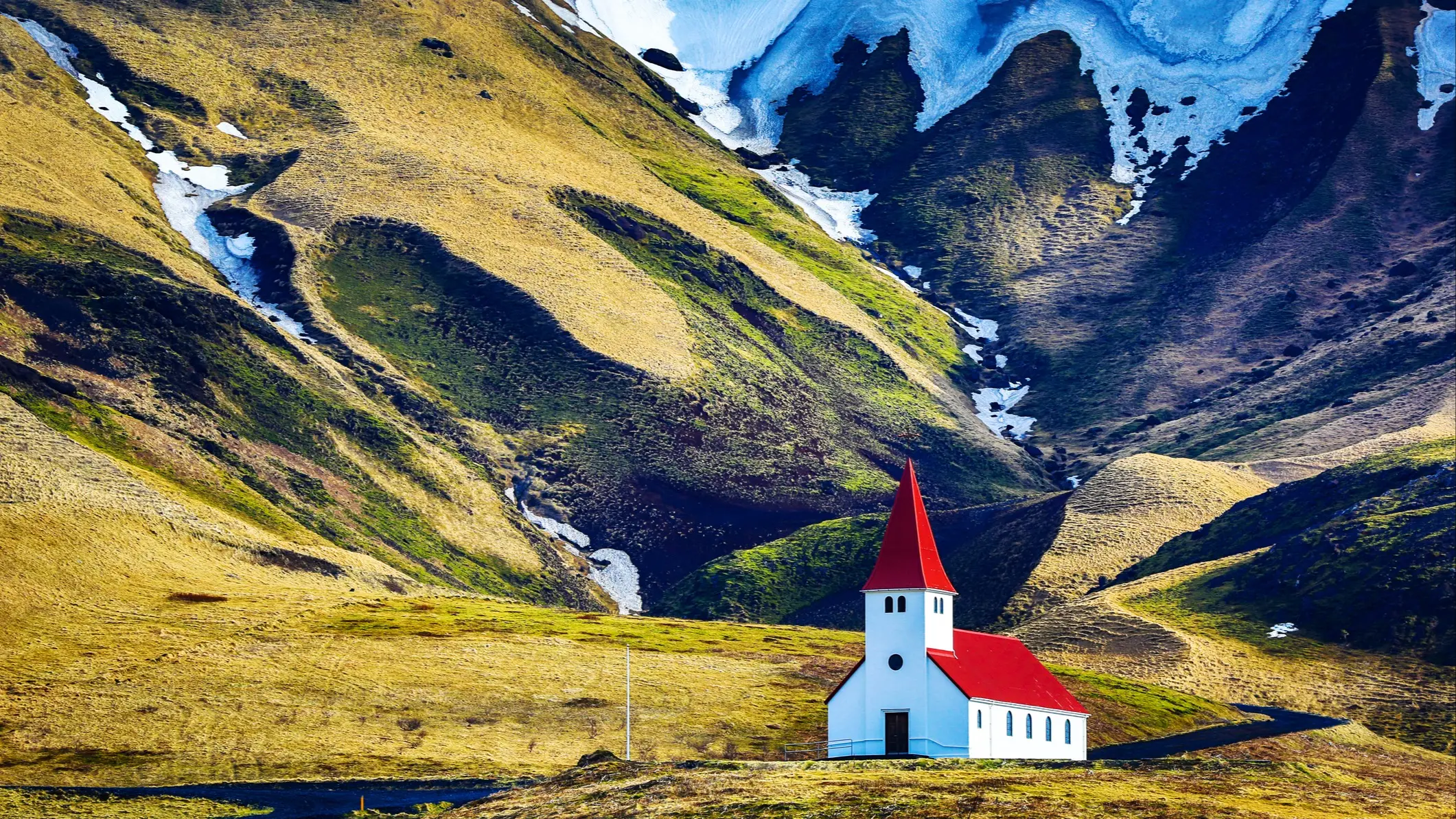 Eglise locale à Vik avec toit rouge, Islande