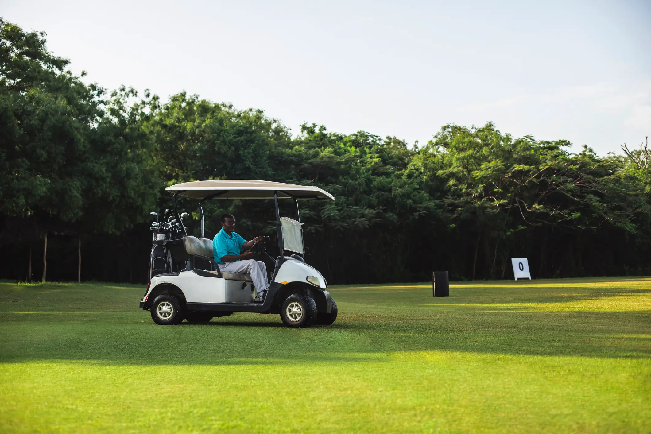 Golfwagen auf einem Golfplatz, Kenia