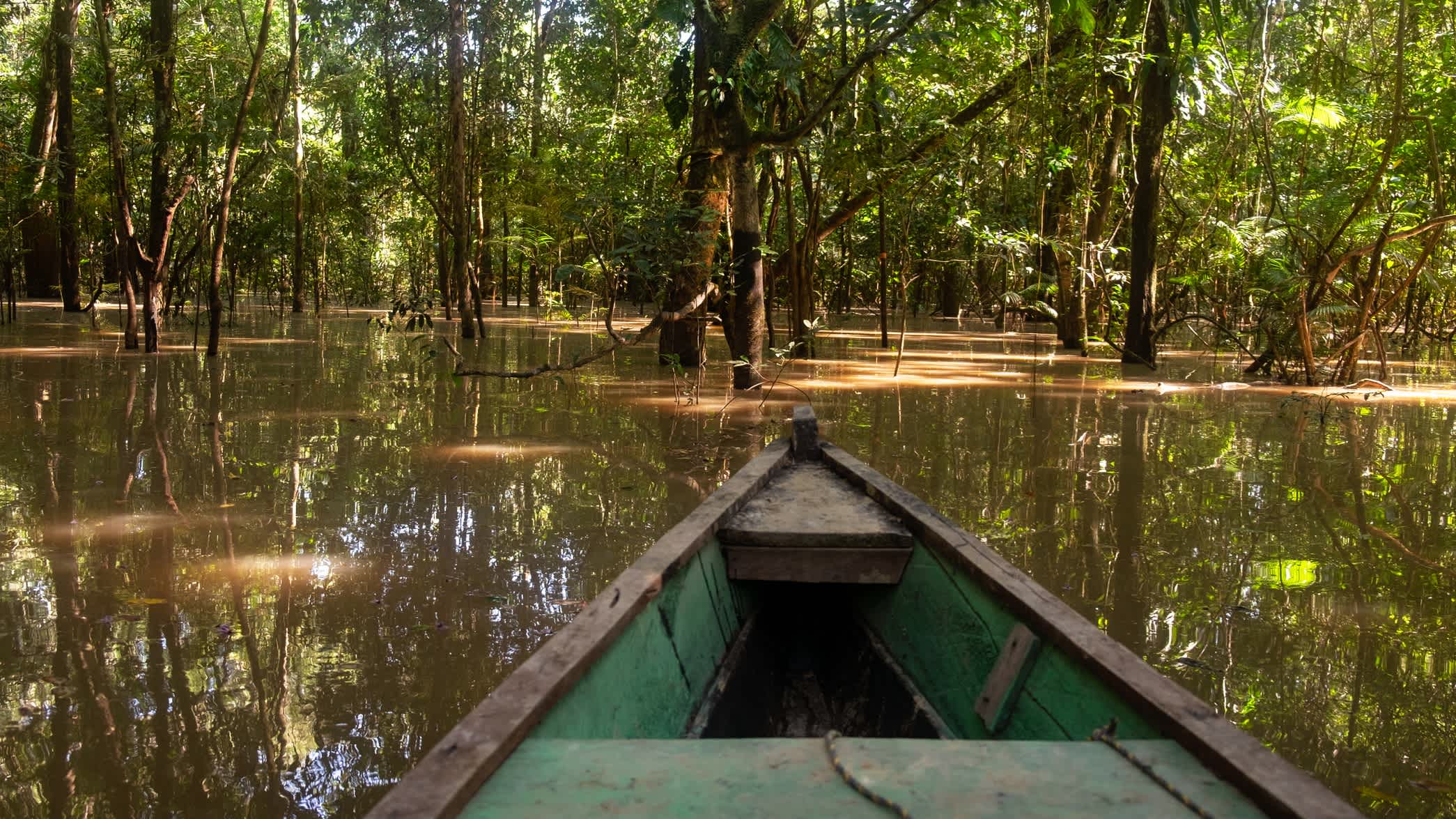 Boot auf dem Amazonas bei Leticia, Amazonas, Kolumbien