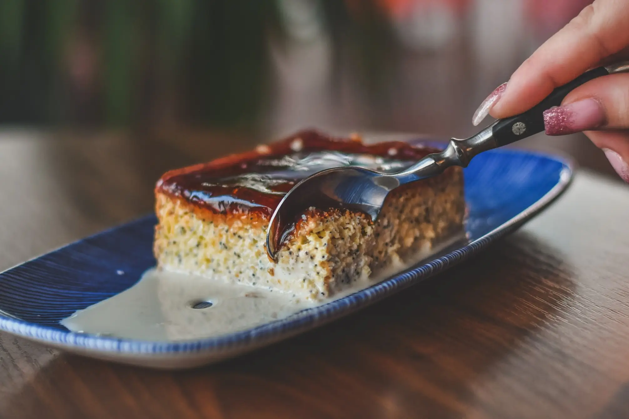 Costa-Ricanisches Essen, Tres Leches Tres Leches Kuchen mit Mohn