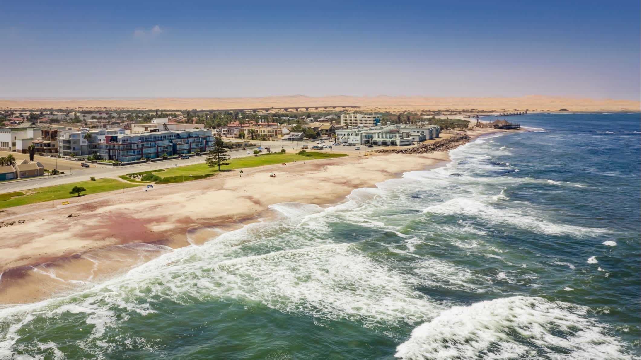 Swakopmund Promenade entlang des Südatlantiks, Namibia.