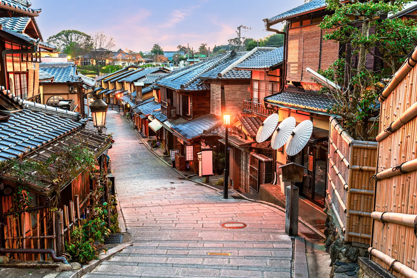 Kyoto, Japan in der Dämmerung in Higashiyama

