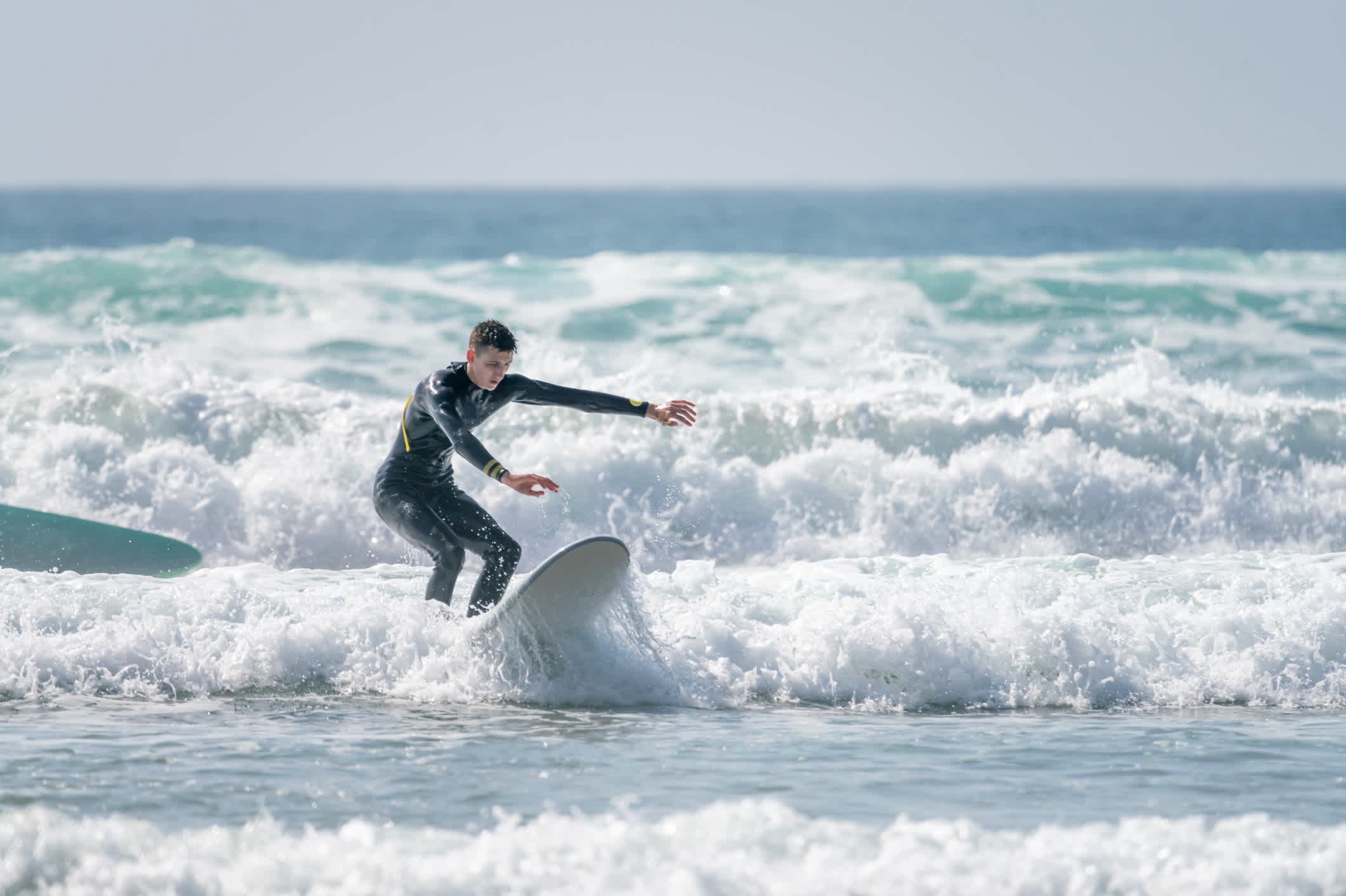 Surfer beim Wellenreiten
