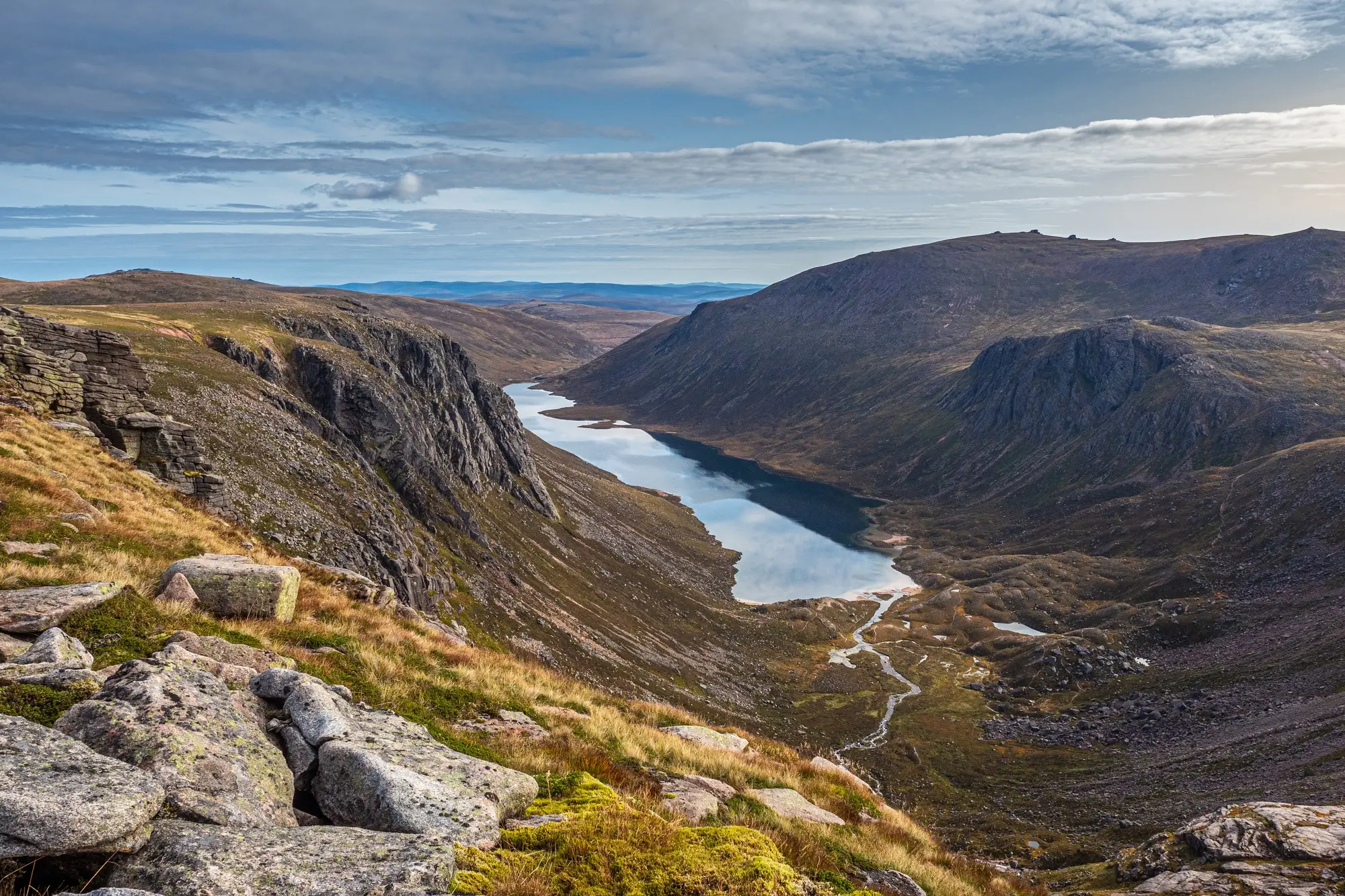 Schottland, Cairngorm Nationalpark Blick über Loch A'an (Loch Avon) im Cairngorm Nationalpark, Schottland.
