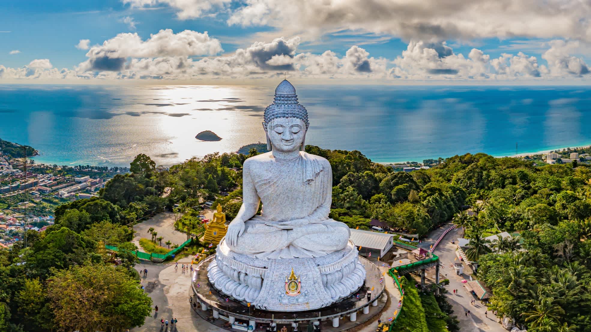 Vue aérienne du grand Bouddha à Phuket, Thaïlande

