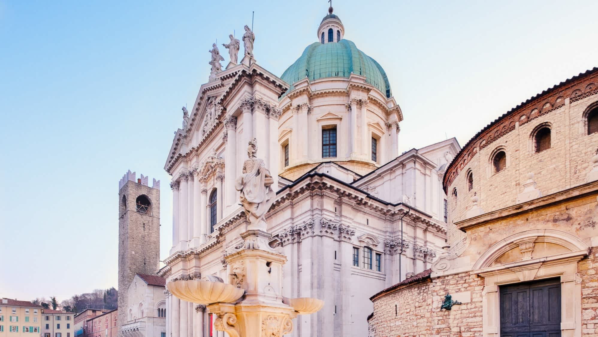 Berühmte Stadt Brescia in der Nähe von Gardasee alten Kathedrale Duomo genannt