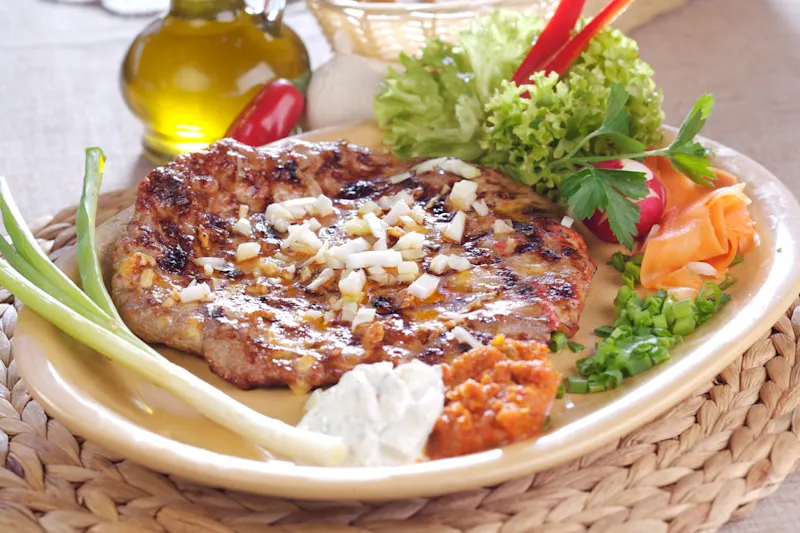 Kroatien, Essen, Pljeskavica Pljeskavica-köstliche Schnitzel