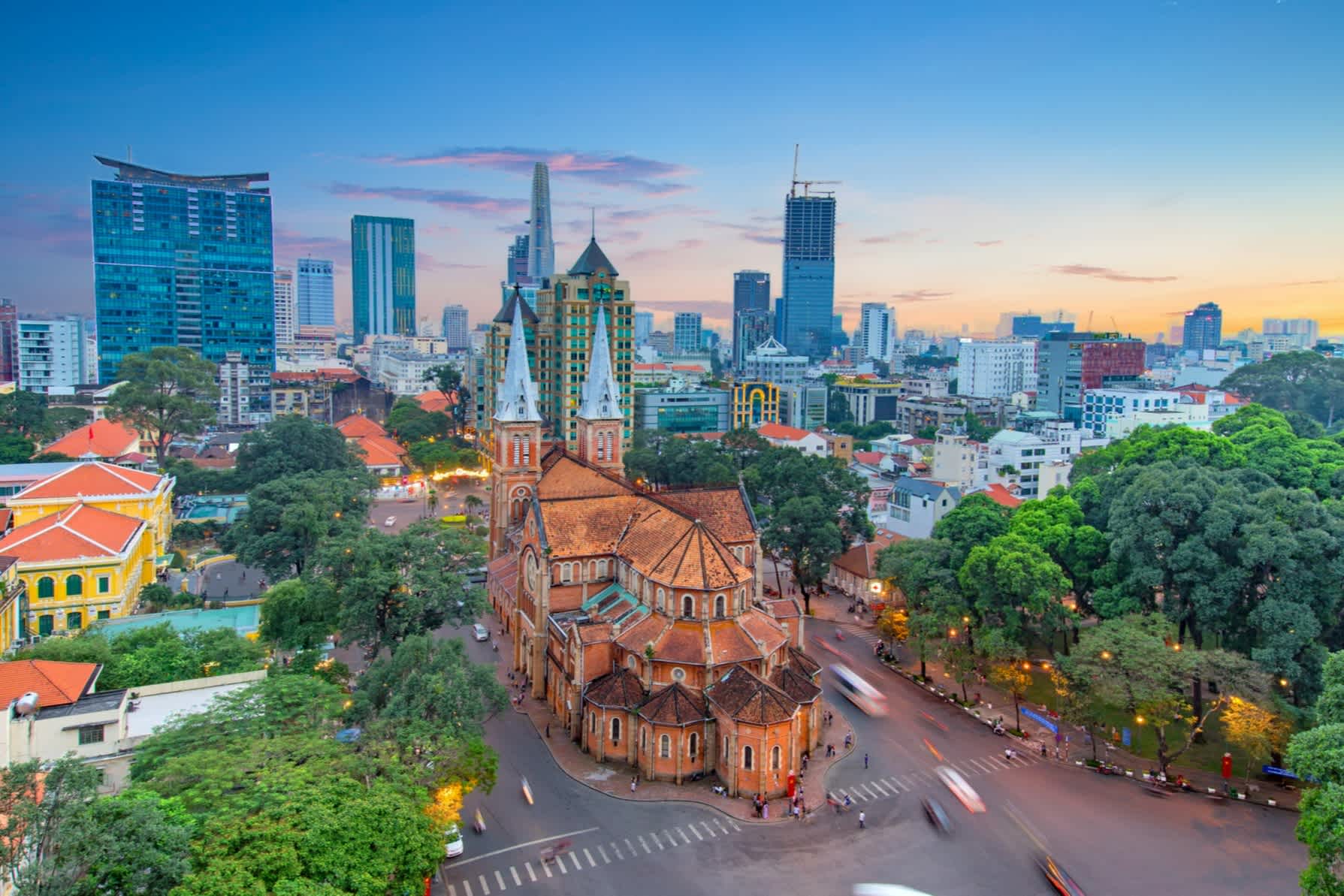 Luftaufnahme der Basilika Notre-Dame Kathedrale von Saigon, Vietnam.