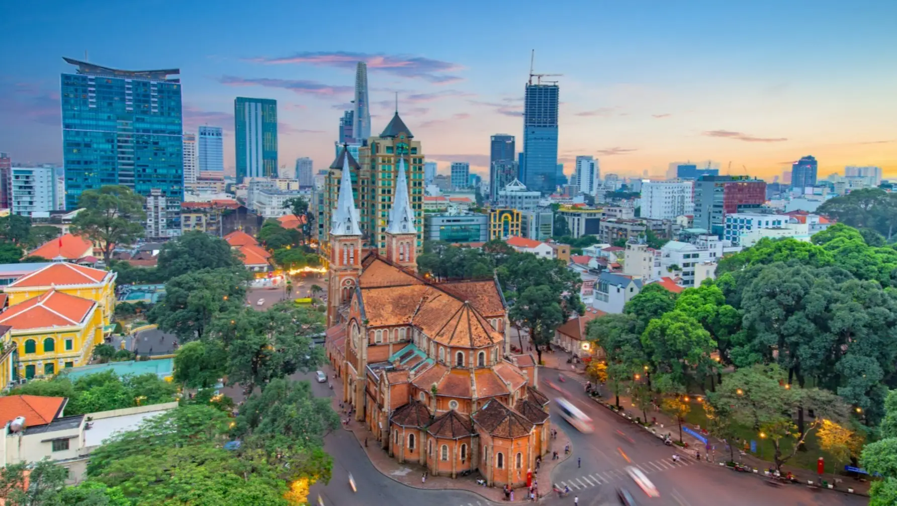 Luftaufnahme der Basilika Notre-Dame Kathedrale von Saigon, Vietnam.