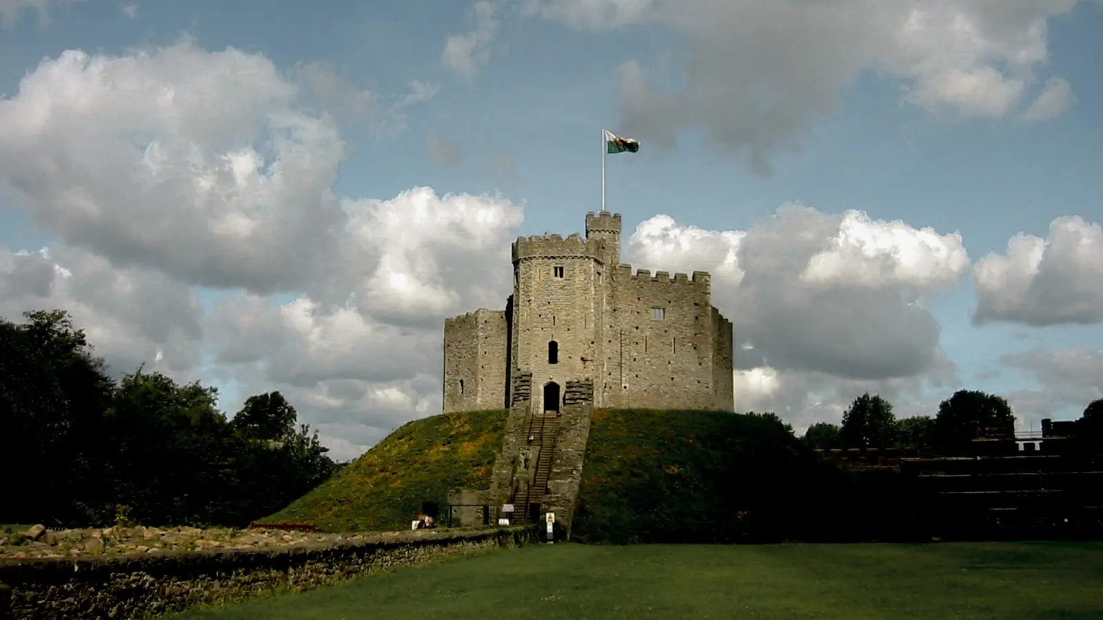 Blick auf den Cardiff Castle, Südwales, Großbritannien.

