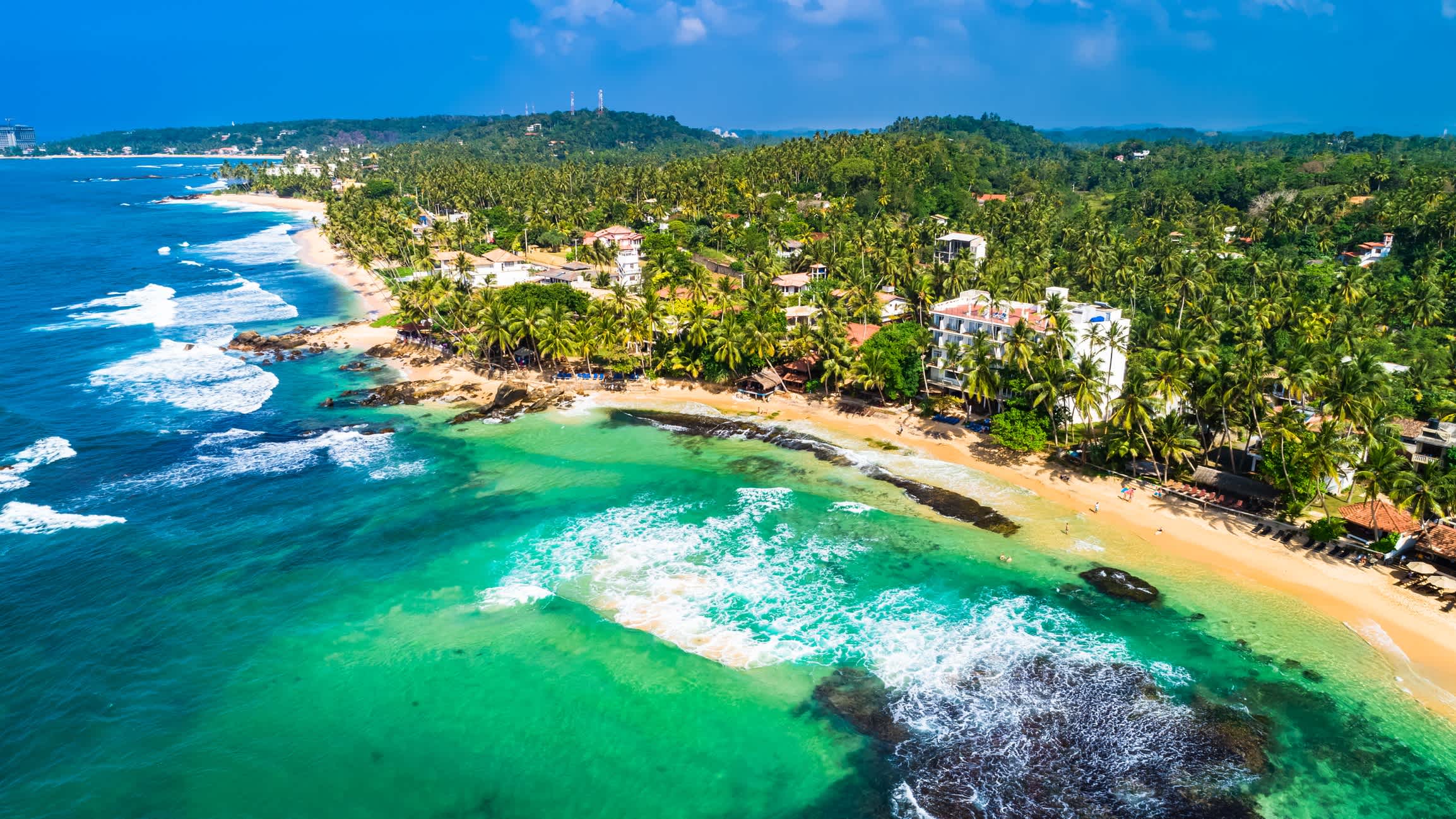 Blick auf den Strand in Unawatuna in Sri Lanka