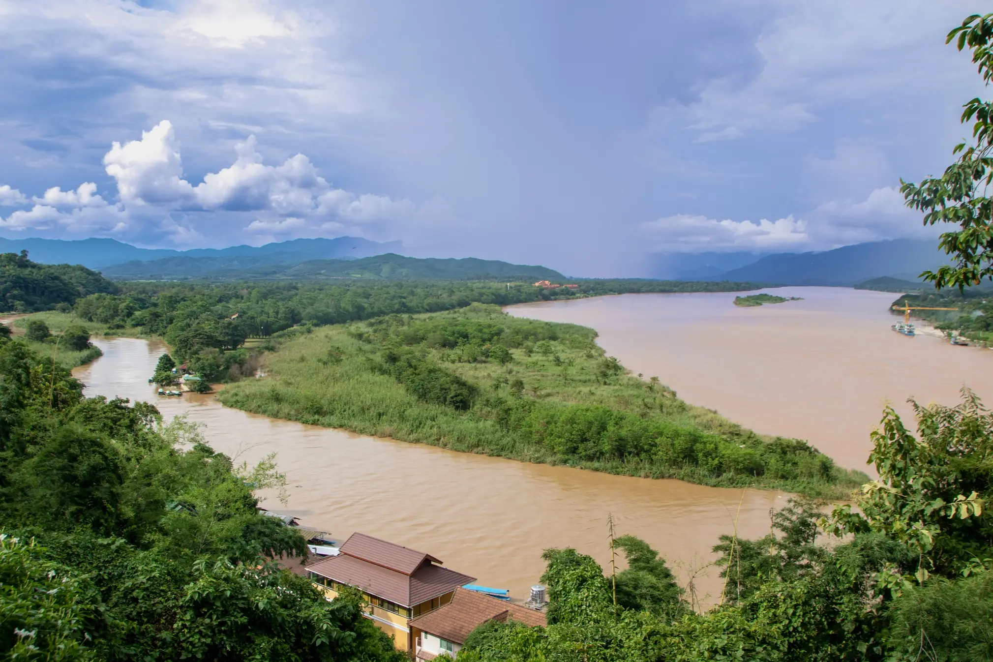 Thaïlande, Triangle d'or Le Mékong dans le Triangle d'or, la frontière entre la Thaïlande, le Laos et le Myanmar
