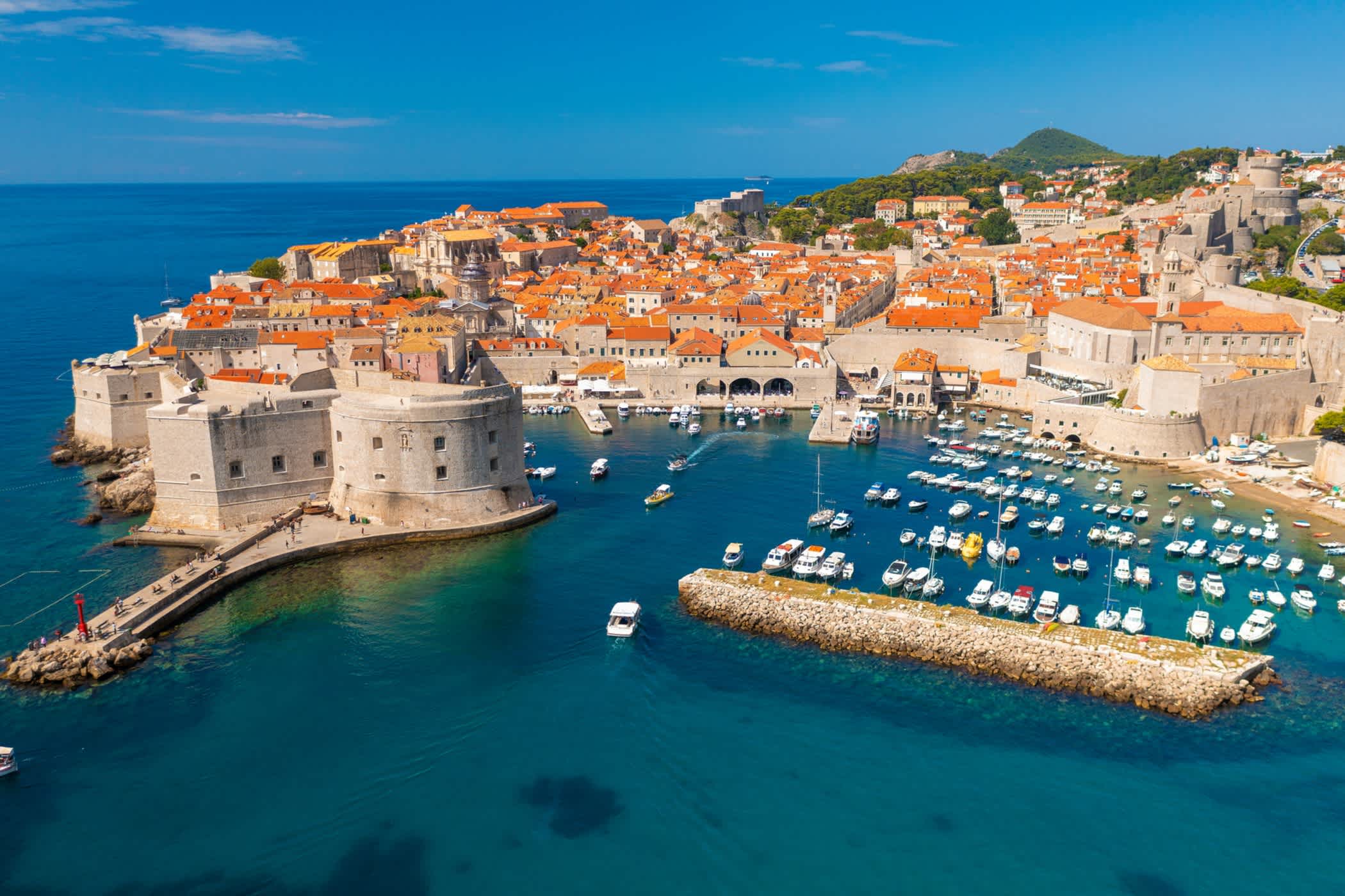 Blick auf die Stadt Dubrovnik vom Meer aus