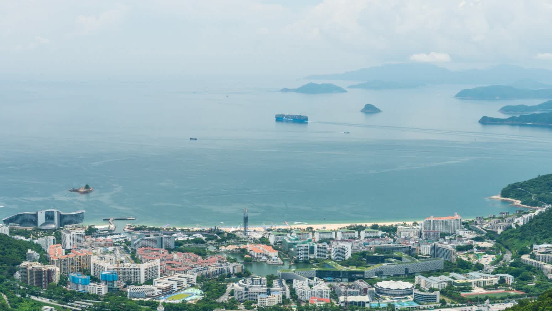 Vue aérienne sur le littoral de Shenzhen avec la plage de Dameisha, Guangdong, Chine