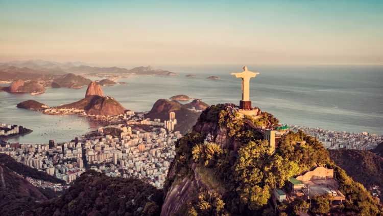 Luftbild der Botafogo Bay und des Zuckerhuts in Rio de Janeiro