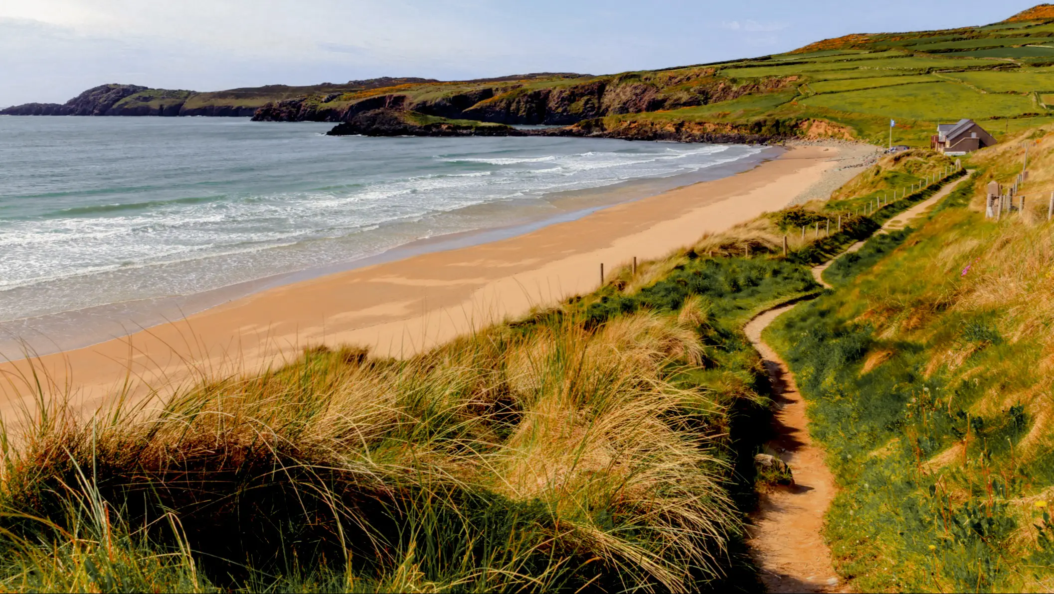 Wanderweg beim Whitesands Bay, Pembrokeshire, Wales, Großbritannien.