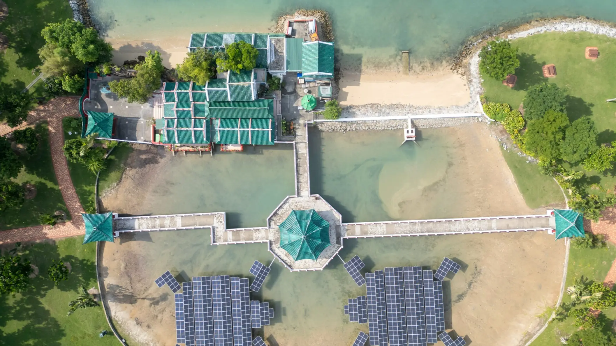 Panneaux solaires en forme de tortues sur Kusu Island à Singapour